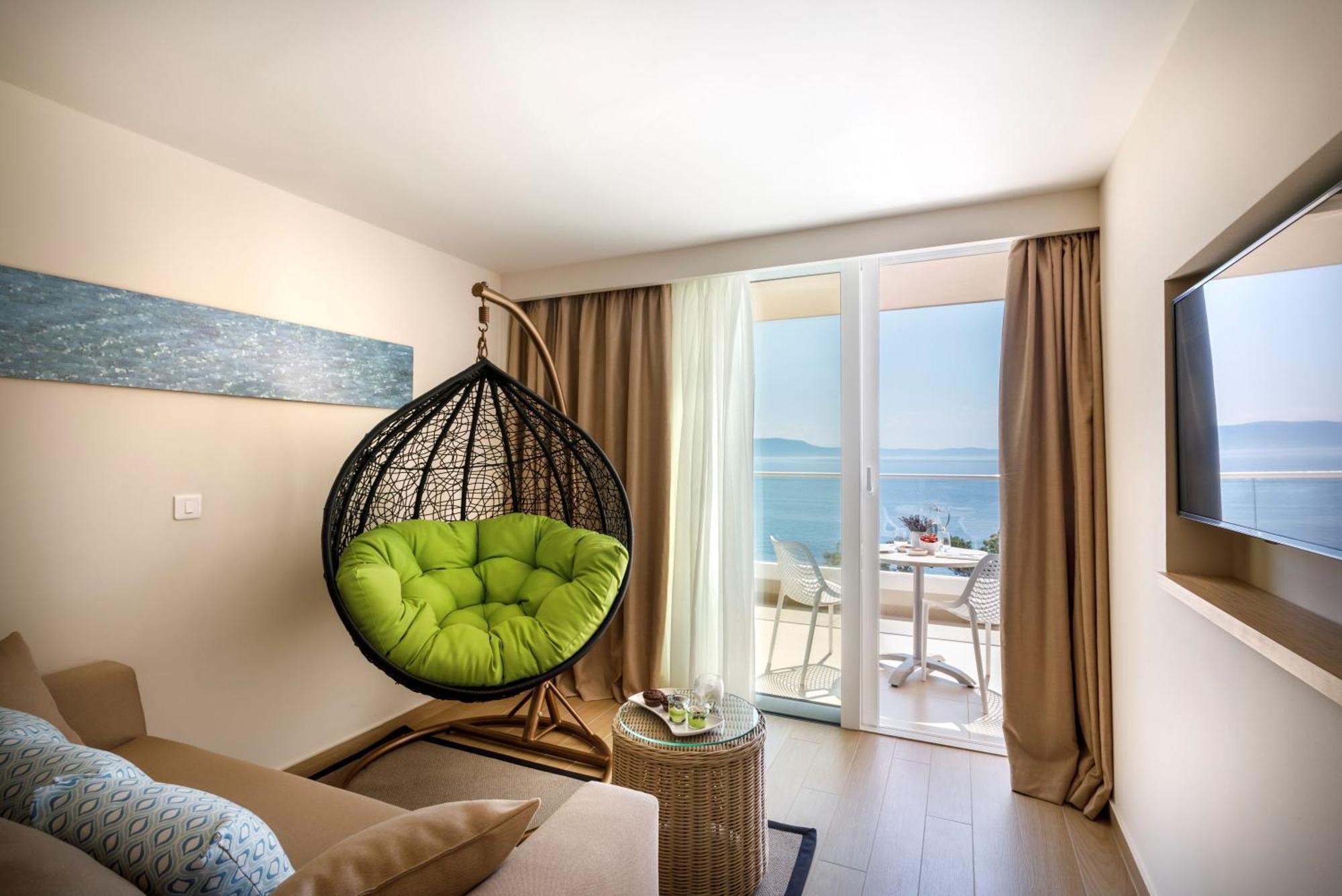 Junior Suite 21 Seaview Designed Adults