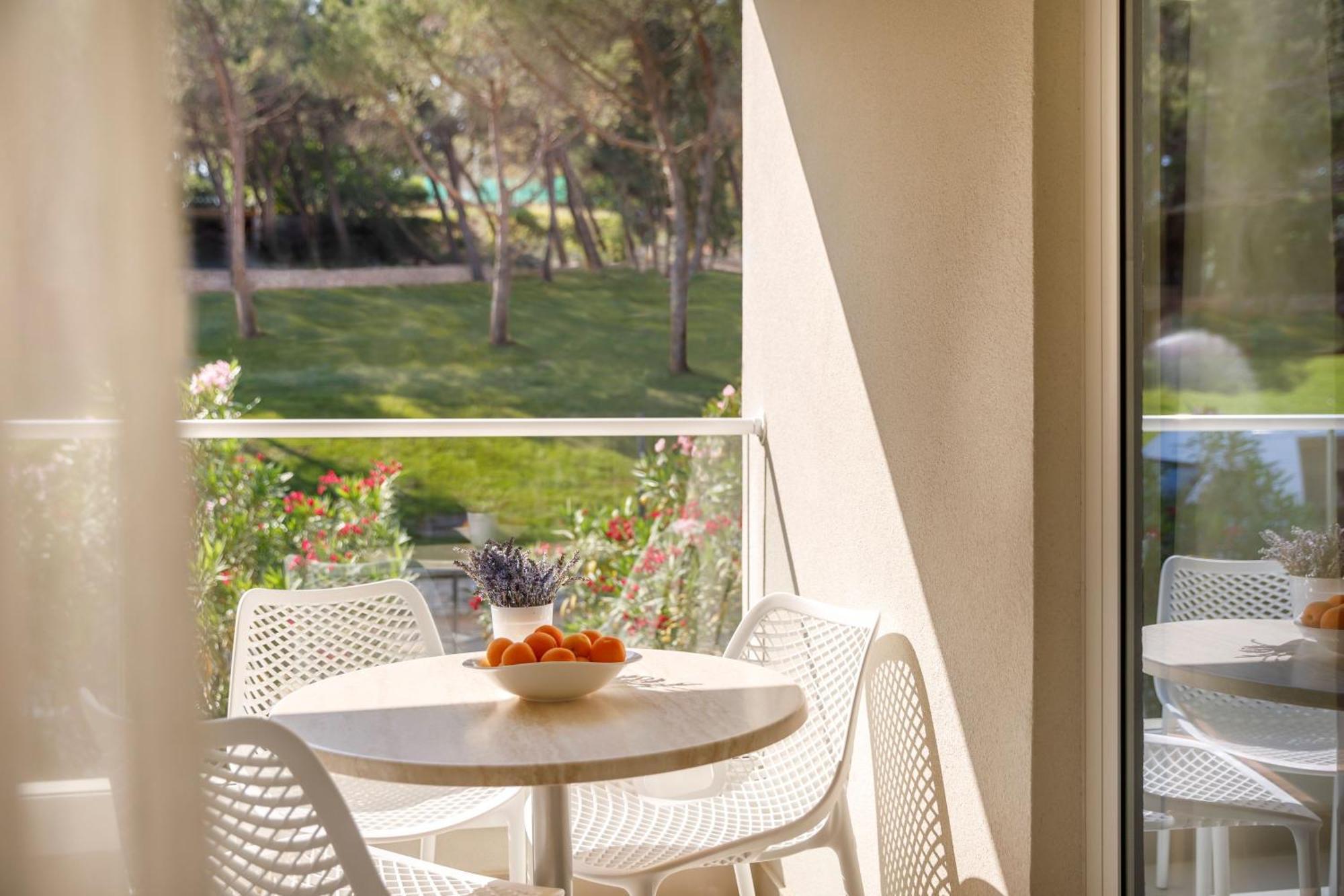 Junior Suite 21 Designed Adults