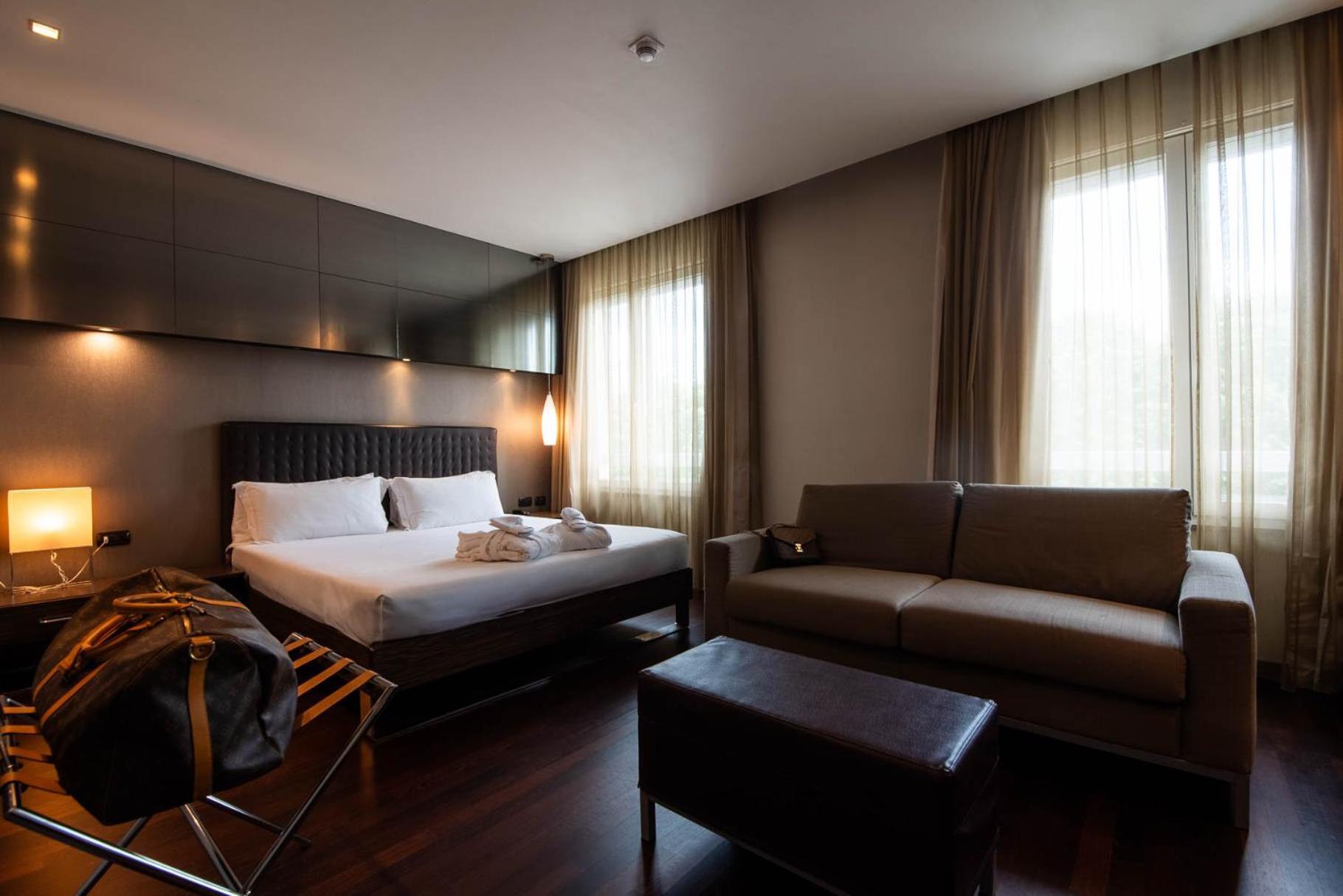 Deluxe King Room