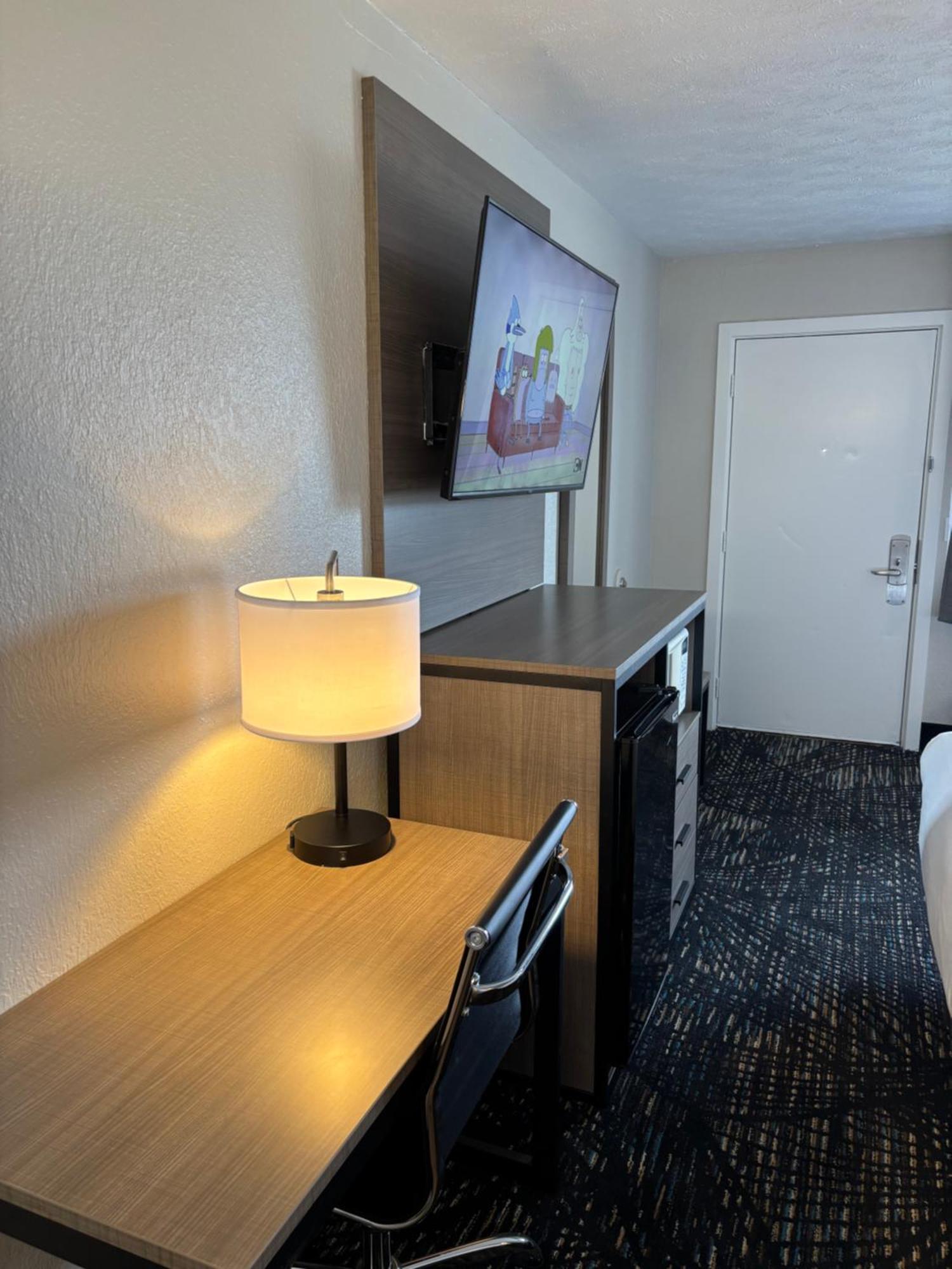 King Room One King Bed First Floor Bay View Non-Smoking
