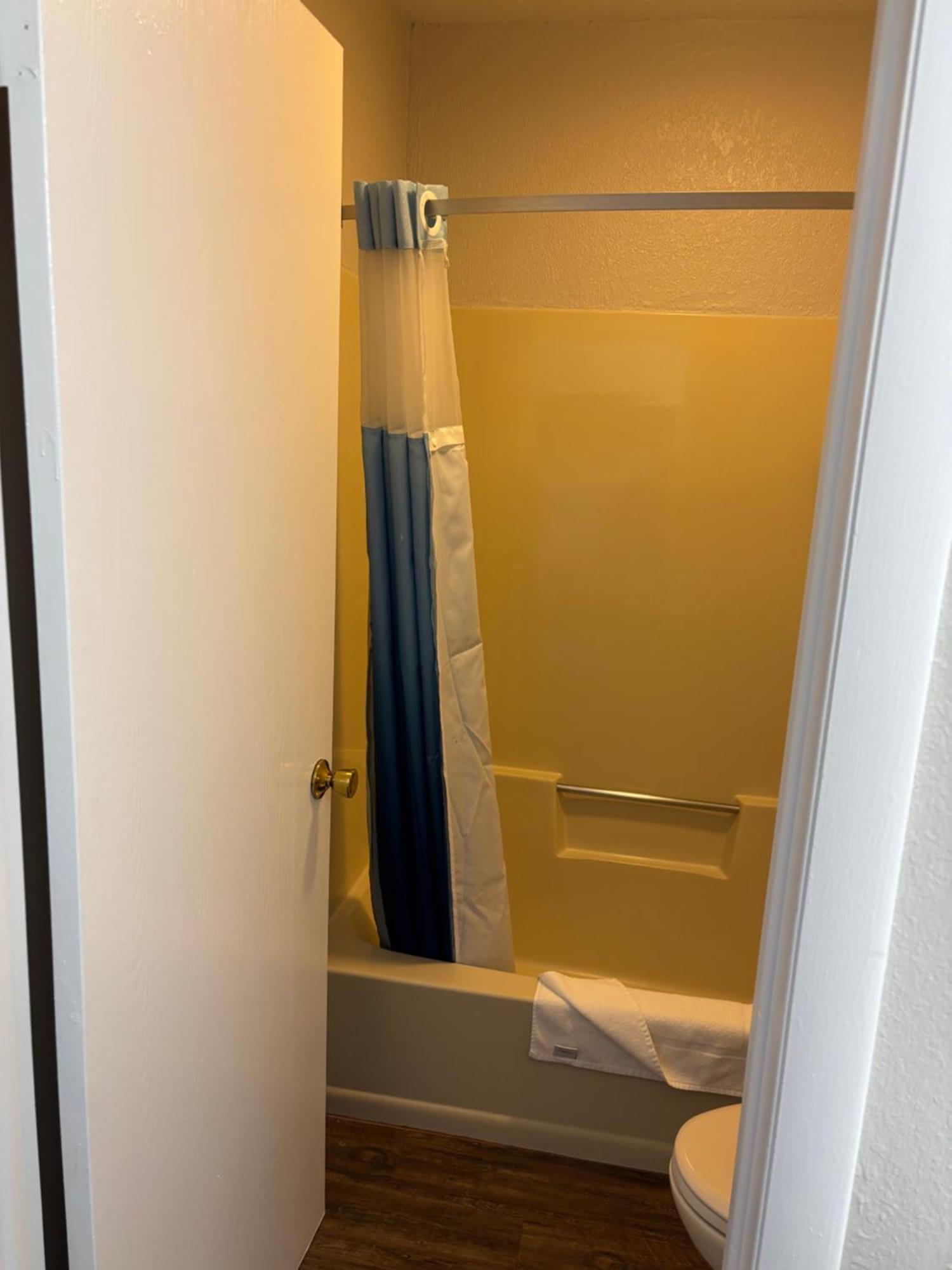 King Room One King Bed First Floor Bay View Non-Smoking