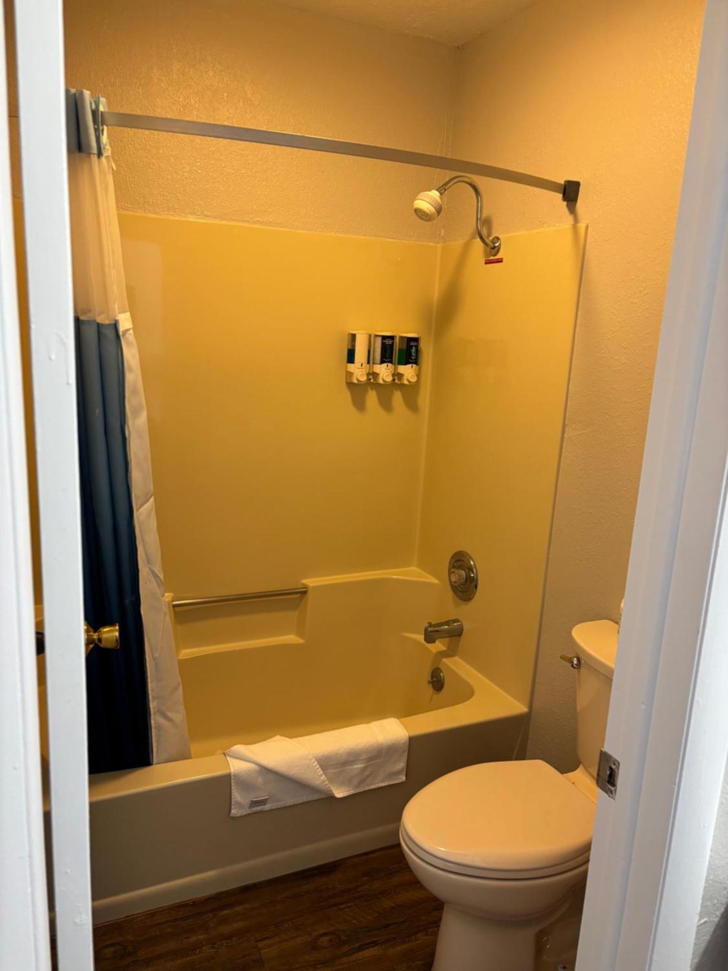King Room One King Bed First Floor Bay View Non-Smoking
