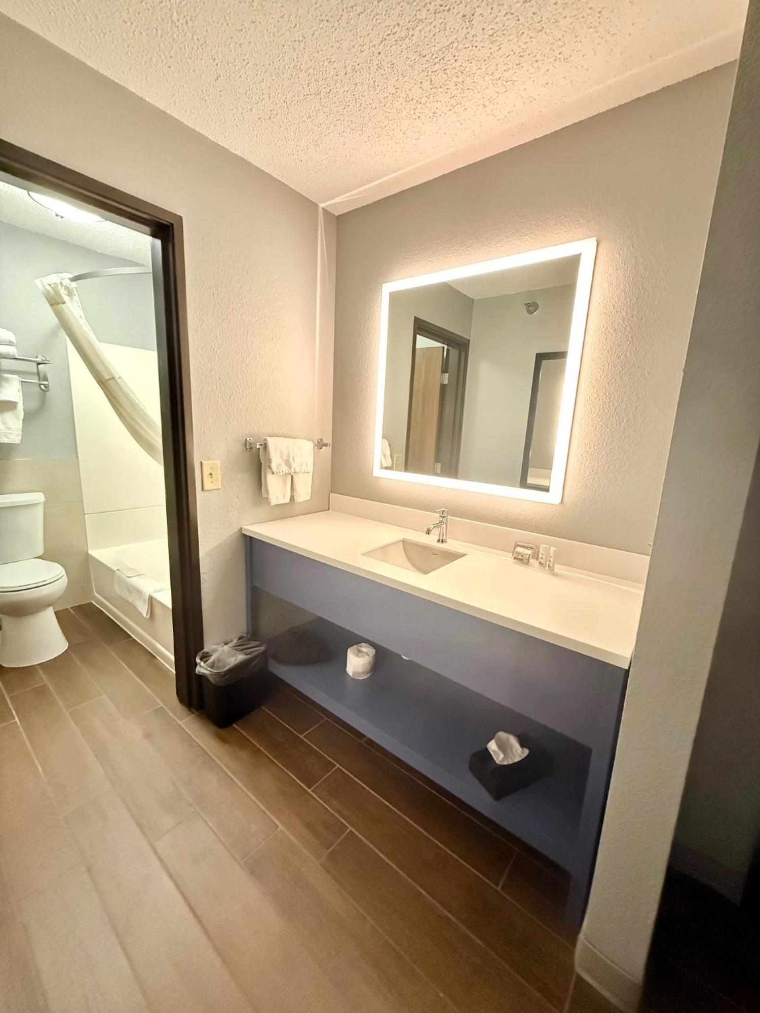 King Suite - Non-Smoking,1676754219:JPEG