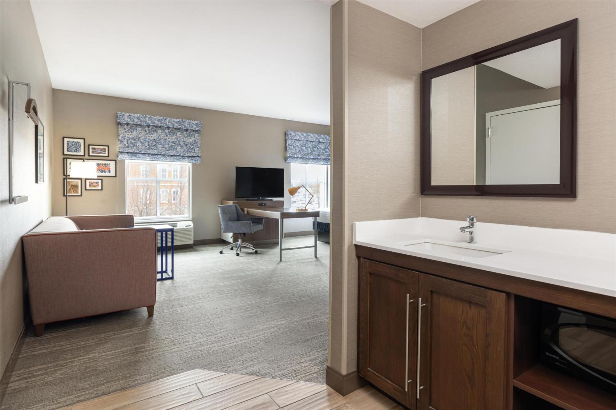 Queen Studio Suite with Two Queen Beds - Non-Smoking