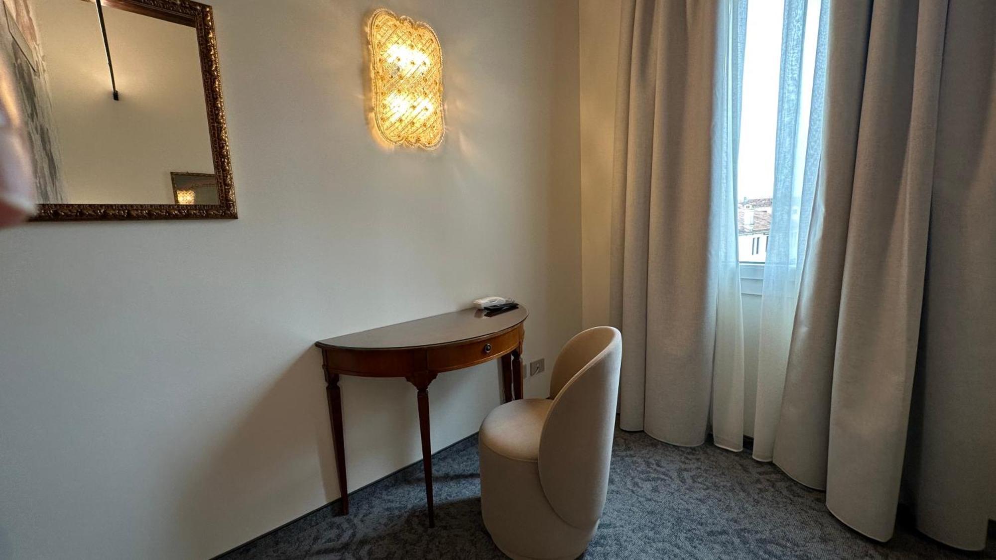 Deluxe Double Room Partial Grand Canal View