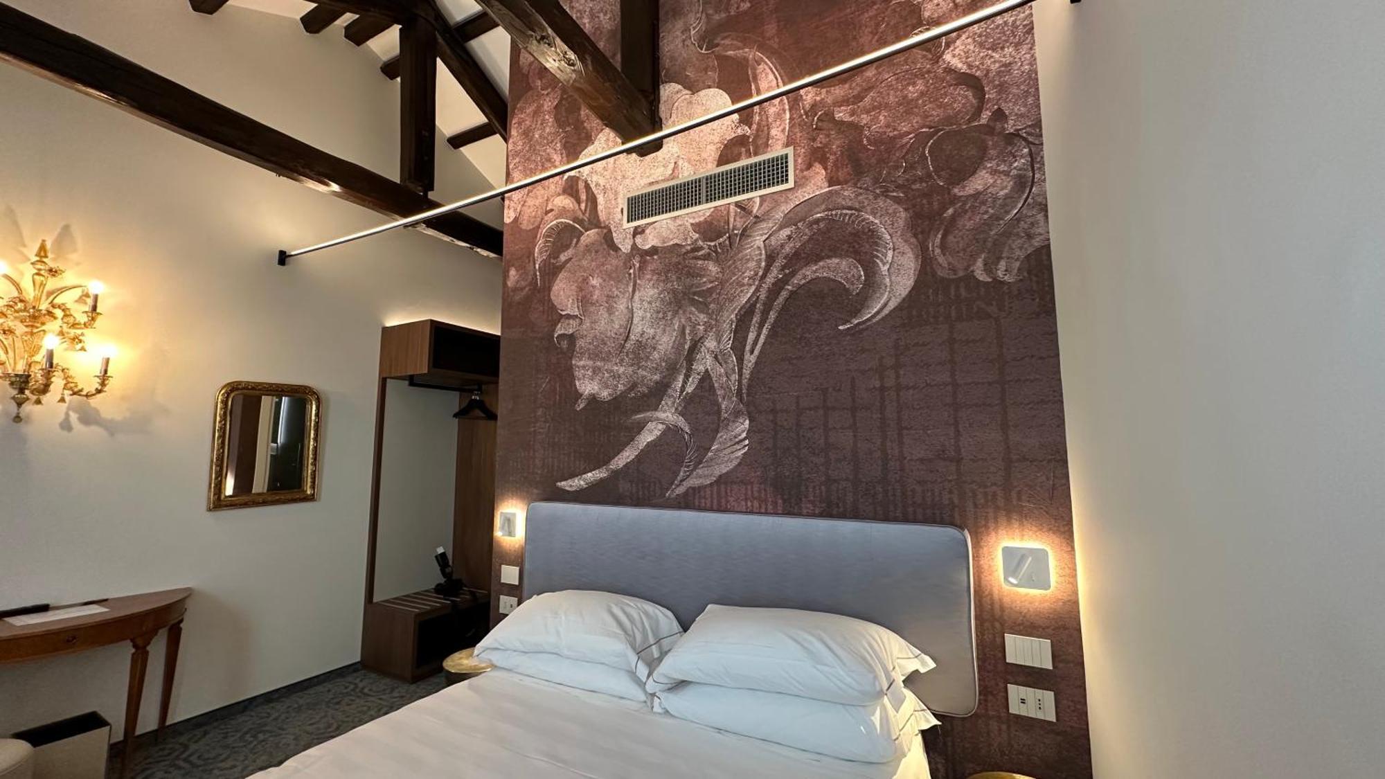 Deluxe Double Room Partial Grand Canal View