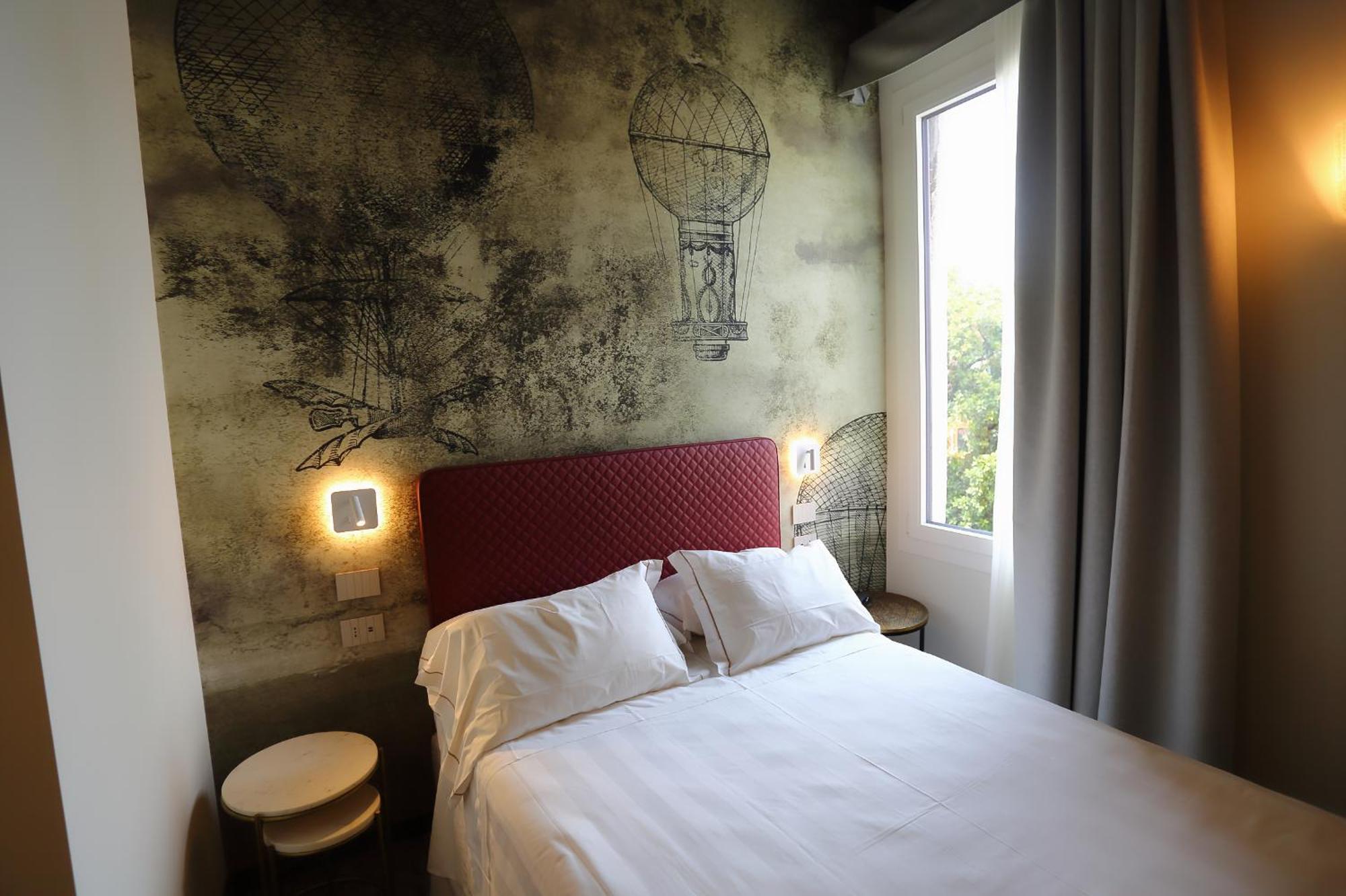 Small Double Room French Bed