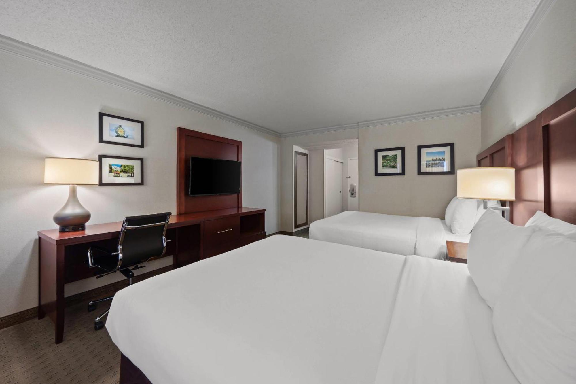 Queen Room Two Queen Beds Bay View Non-Smoking