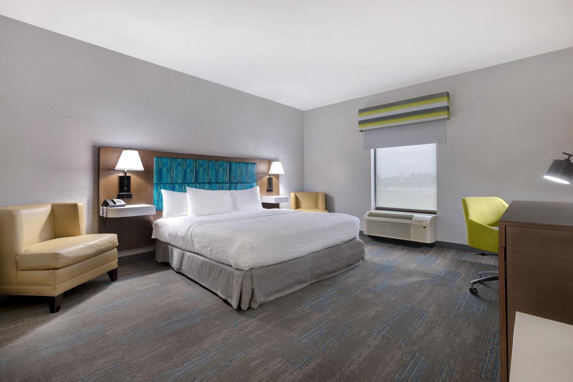 King Room with King Bed - Non-Smoking