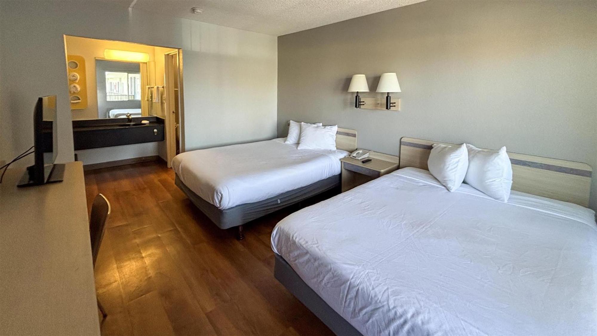 Queen Room Two Queen Beds Non-Smoking