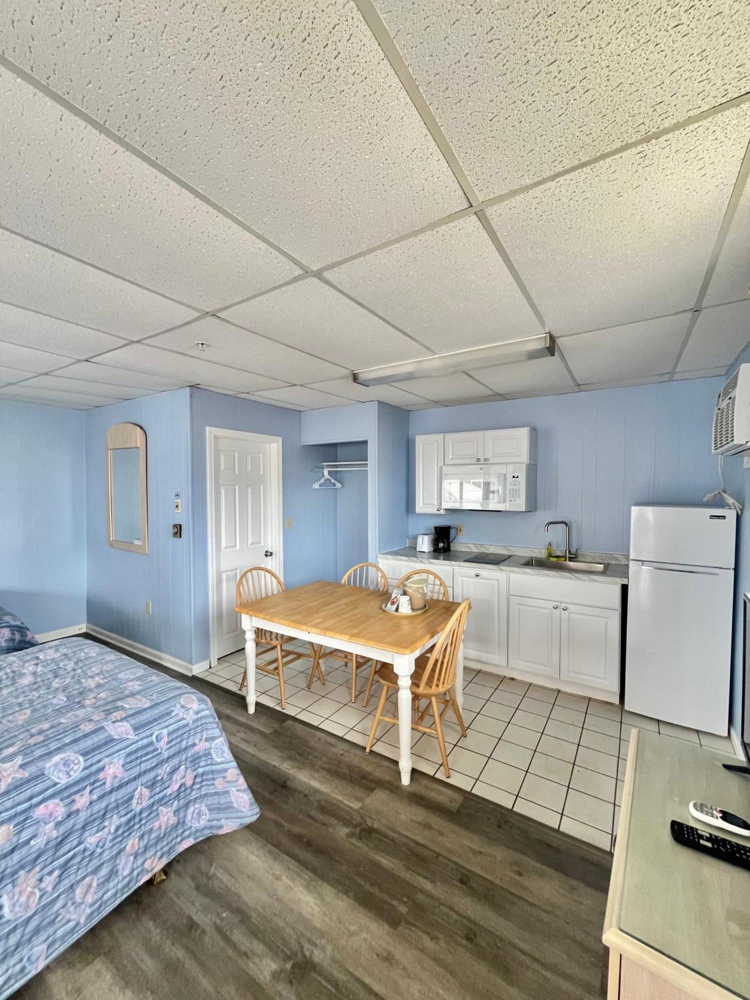 Beachside 2 Double Bed Kitchenette First Floor STAIRS REQUIRED