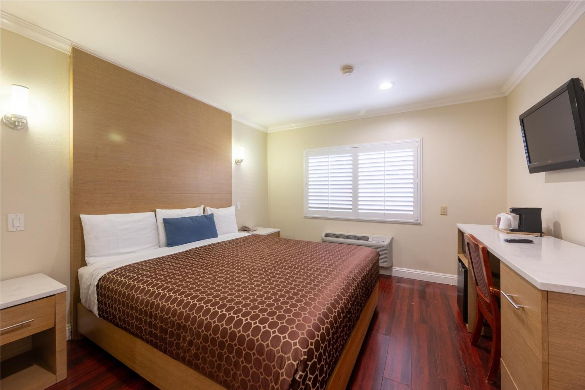 Deluxe King Room,1678631490:JPEG