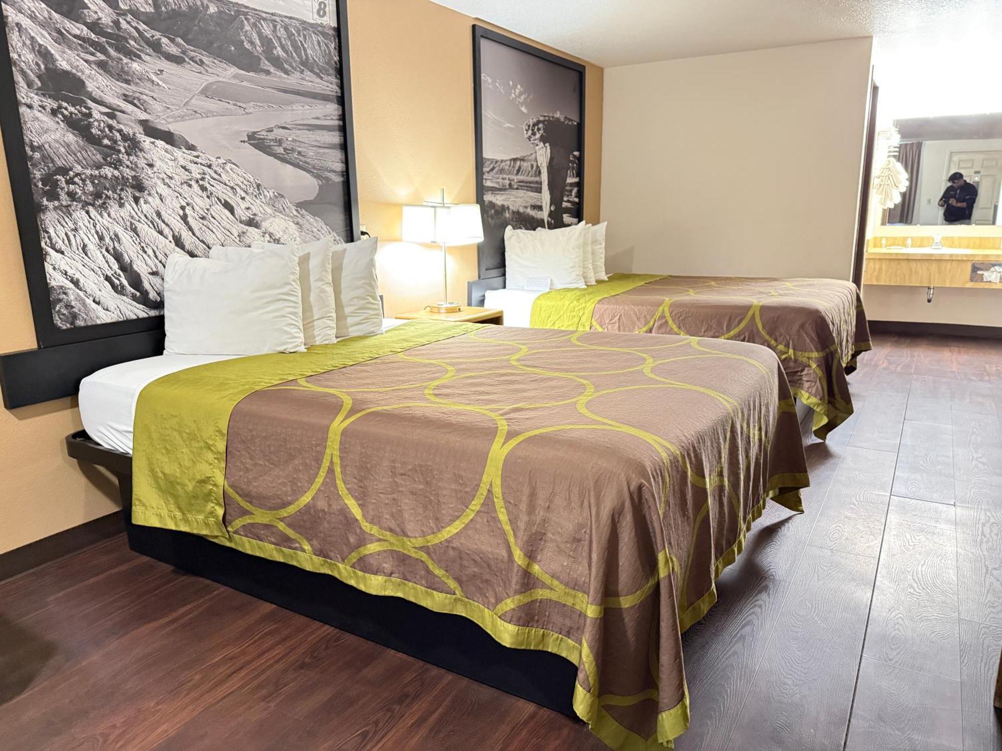 2 Queen Beds Non-Smoking