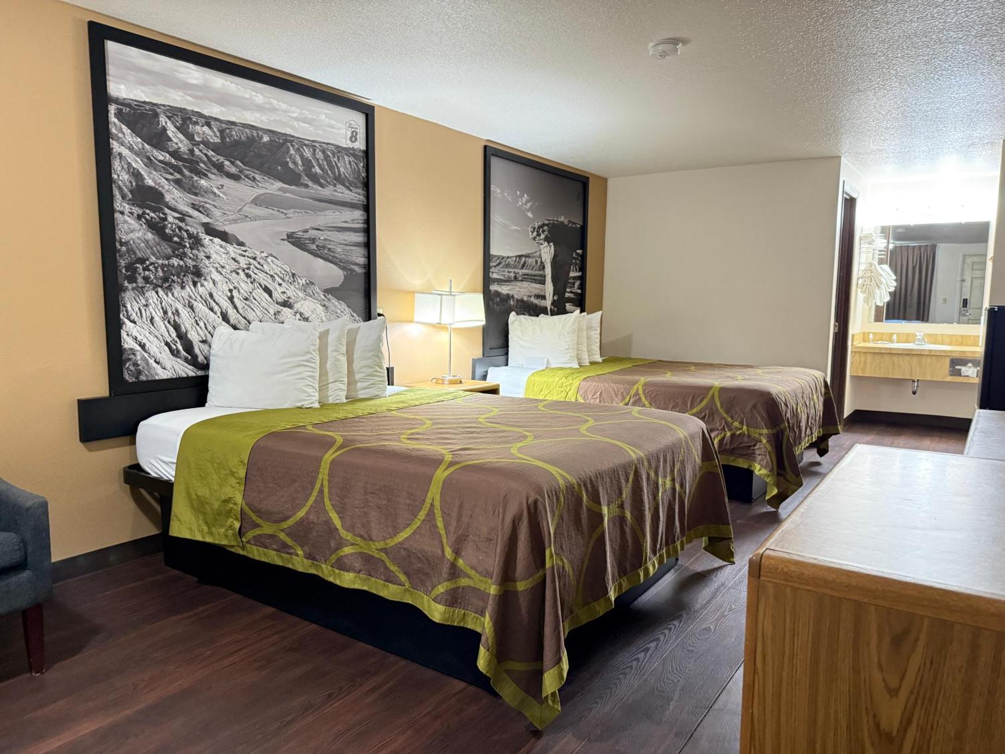 2 Queen Beds Non-Smoking