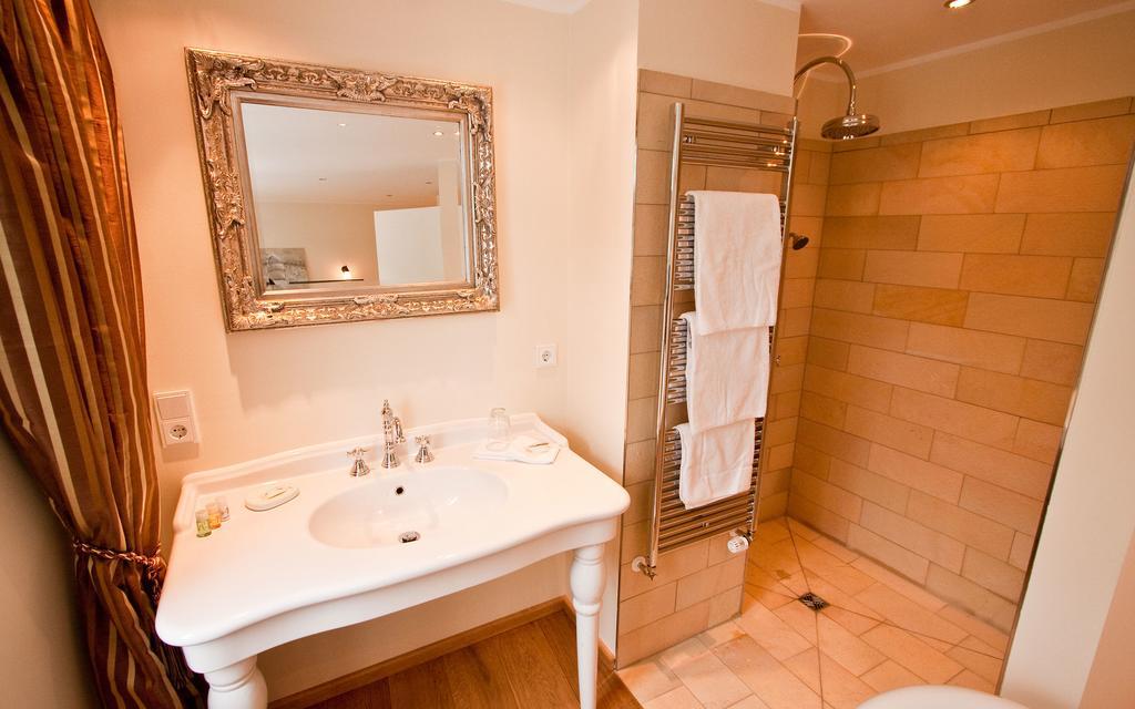 Deluxe Double Room Bath