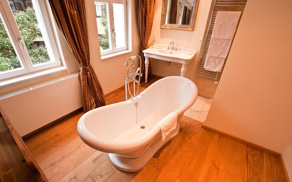 Deluxe Double Room Bath