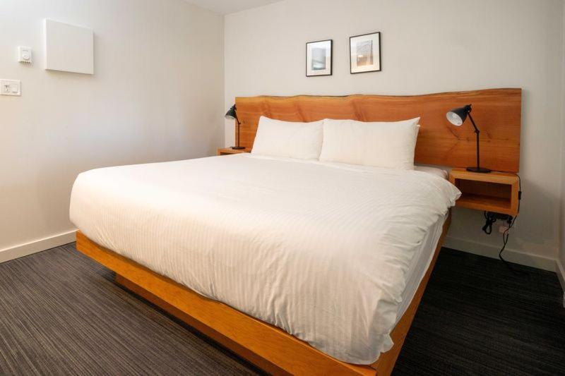 One Bedroom Suite Partial Ocean View