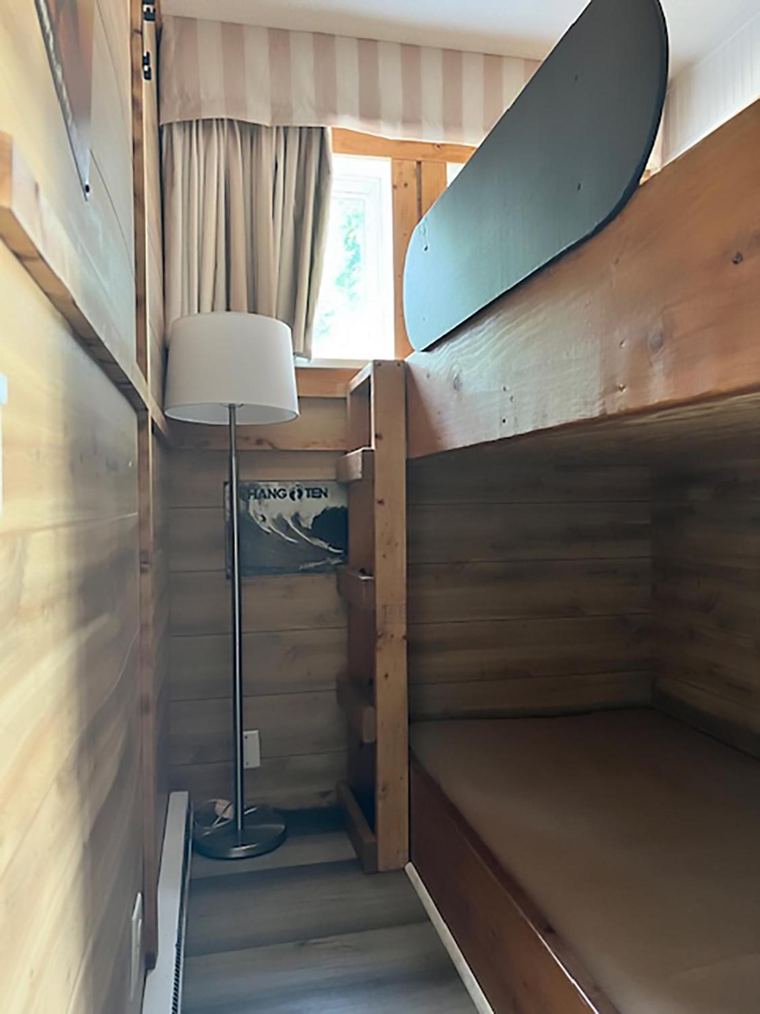 One-Bedroom Apartment One Queen Bed Bunk Beds Non-Smoking,1679585409:JPEG