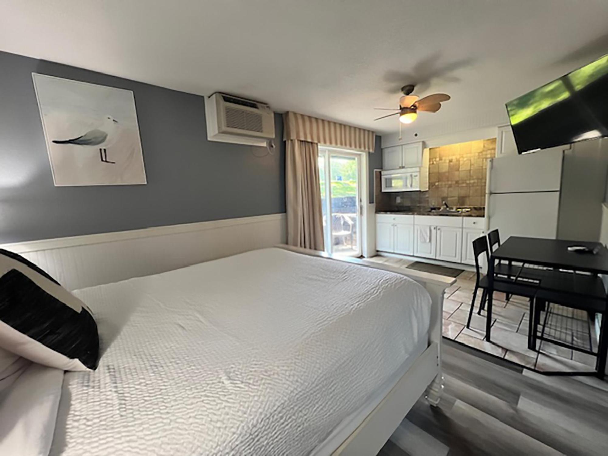 One-Bedroom Studio Kitchenette Patio Non-Smoking