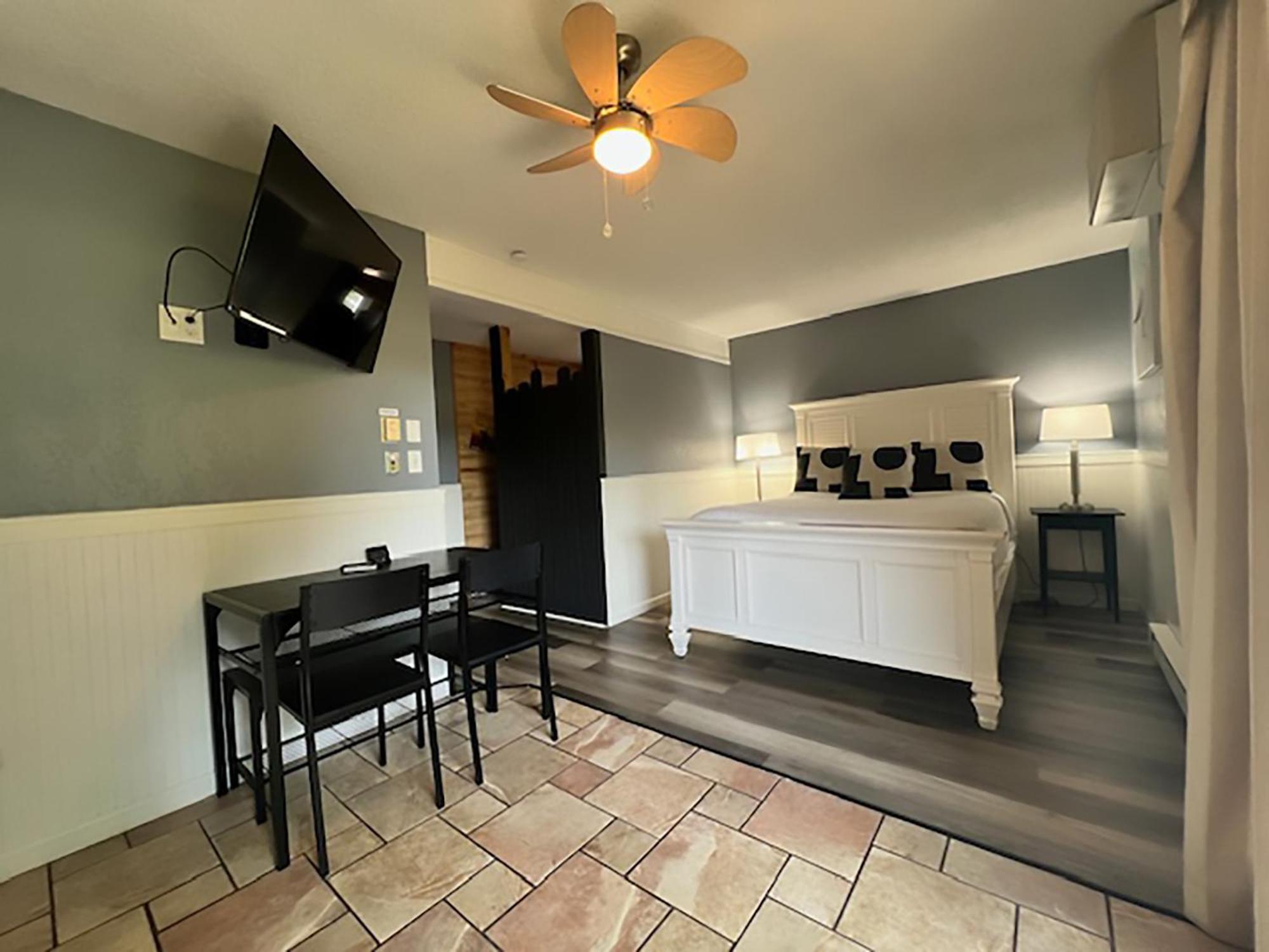 One-Bedroom Studio Kitchenette Patio Non-Smoking