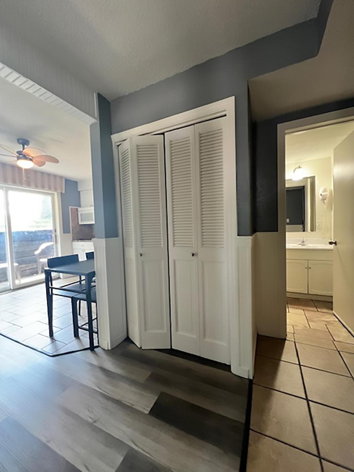One-Bedroom Studio Kitchenette Patio Non-Smoking