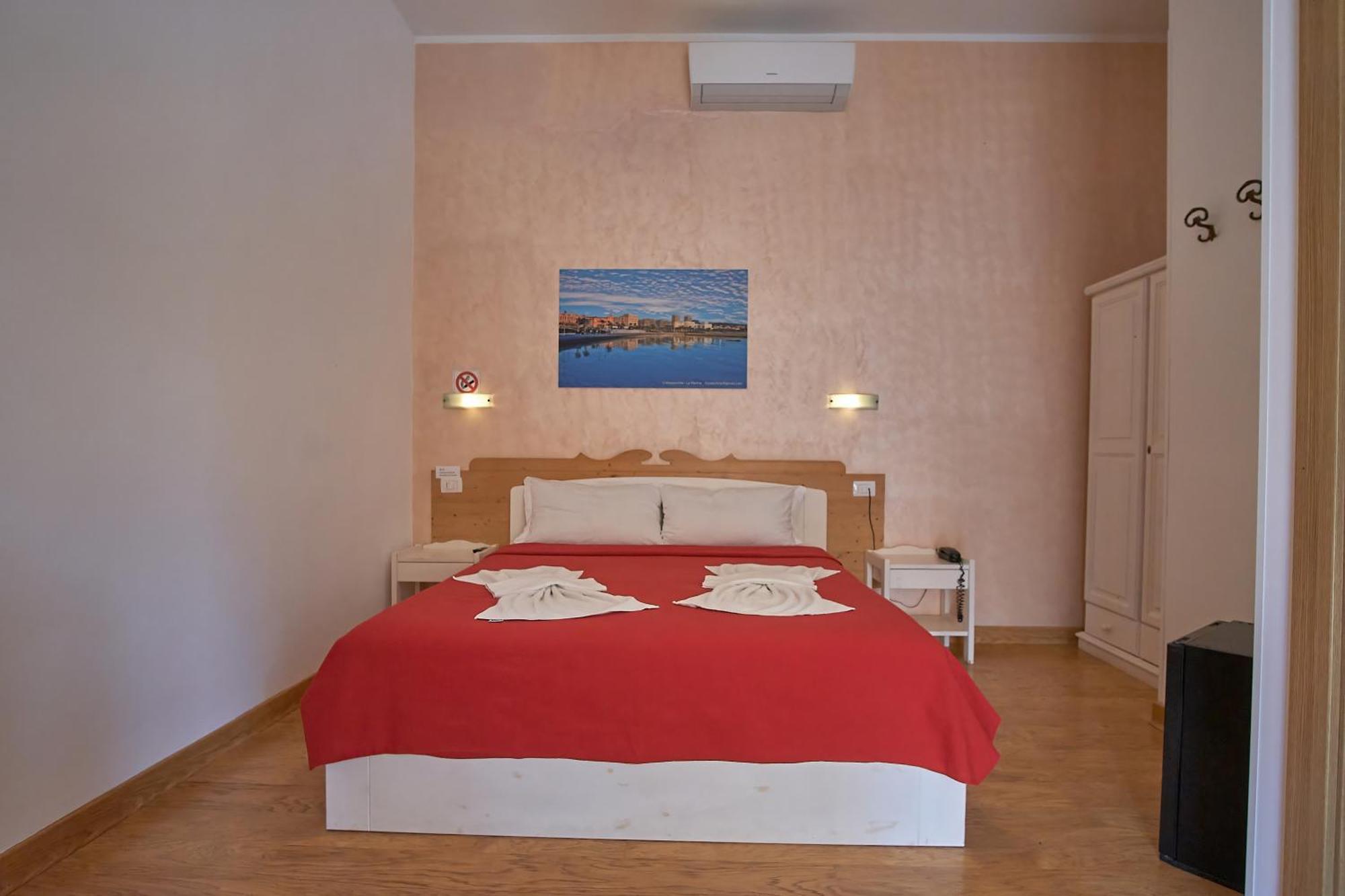 Deluxe Double Room Private Bathroom