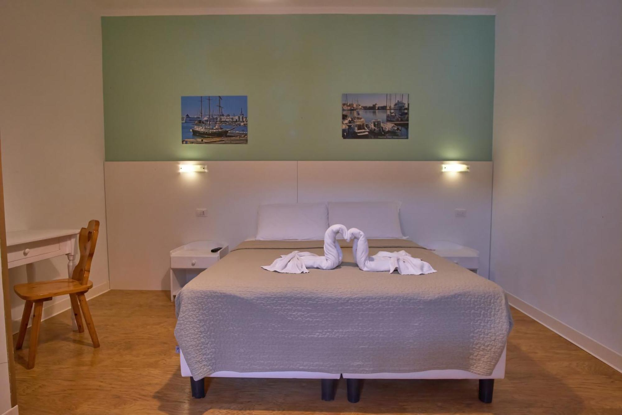 Twin Room Private Bathroom
