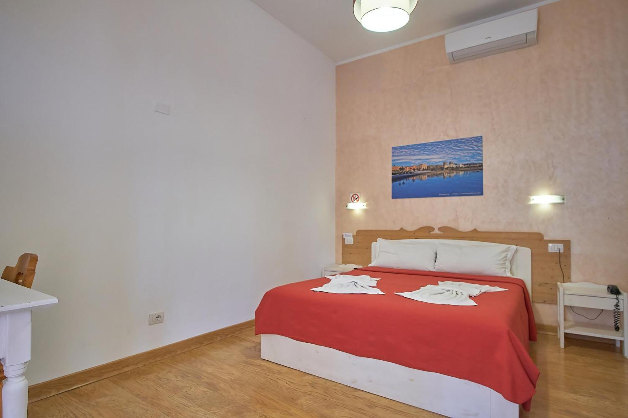 Deluxe Double Room Private Bathroom