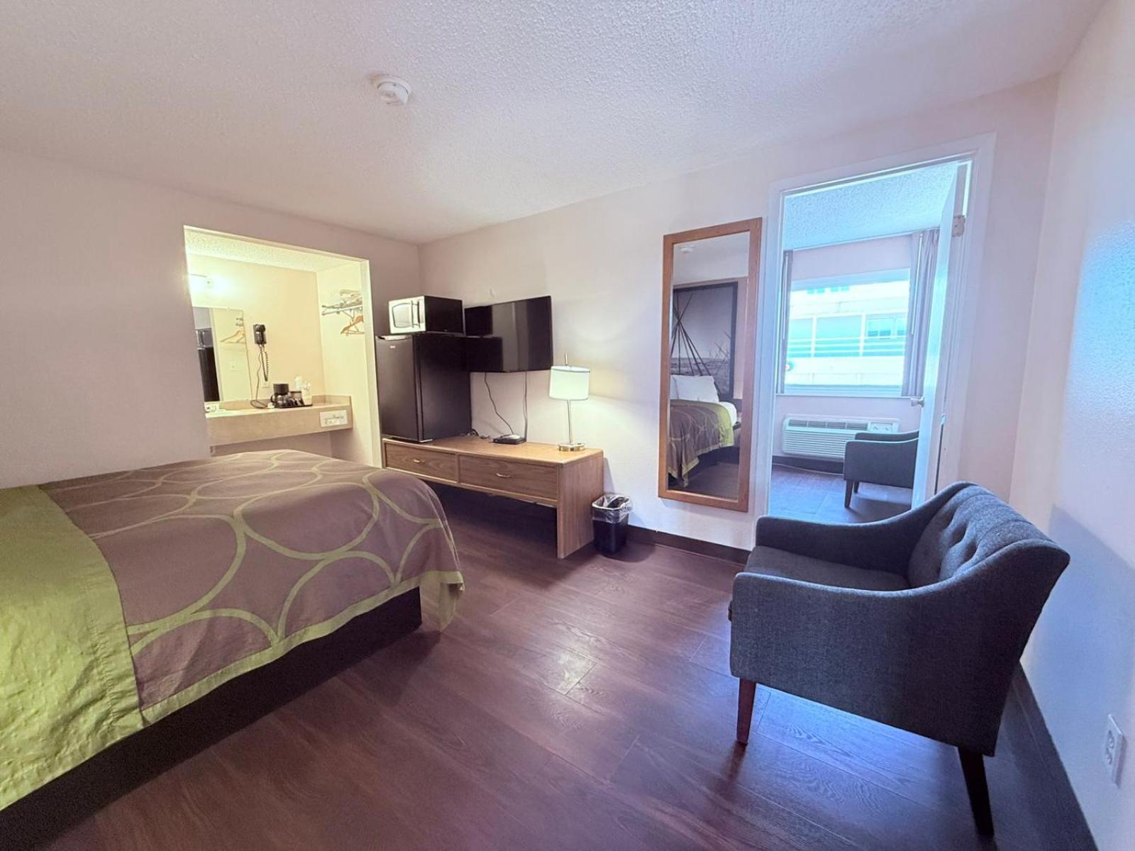 3 Bedroom Suite Non-Smoking
