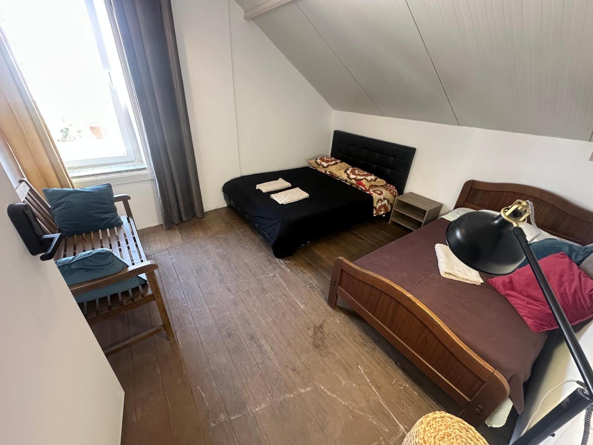 Quarto Triplo com Casa de Banho Partilhada