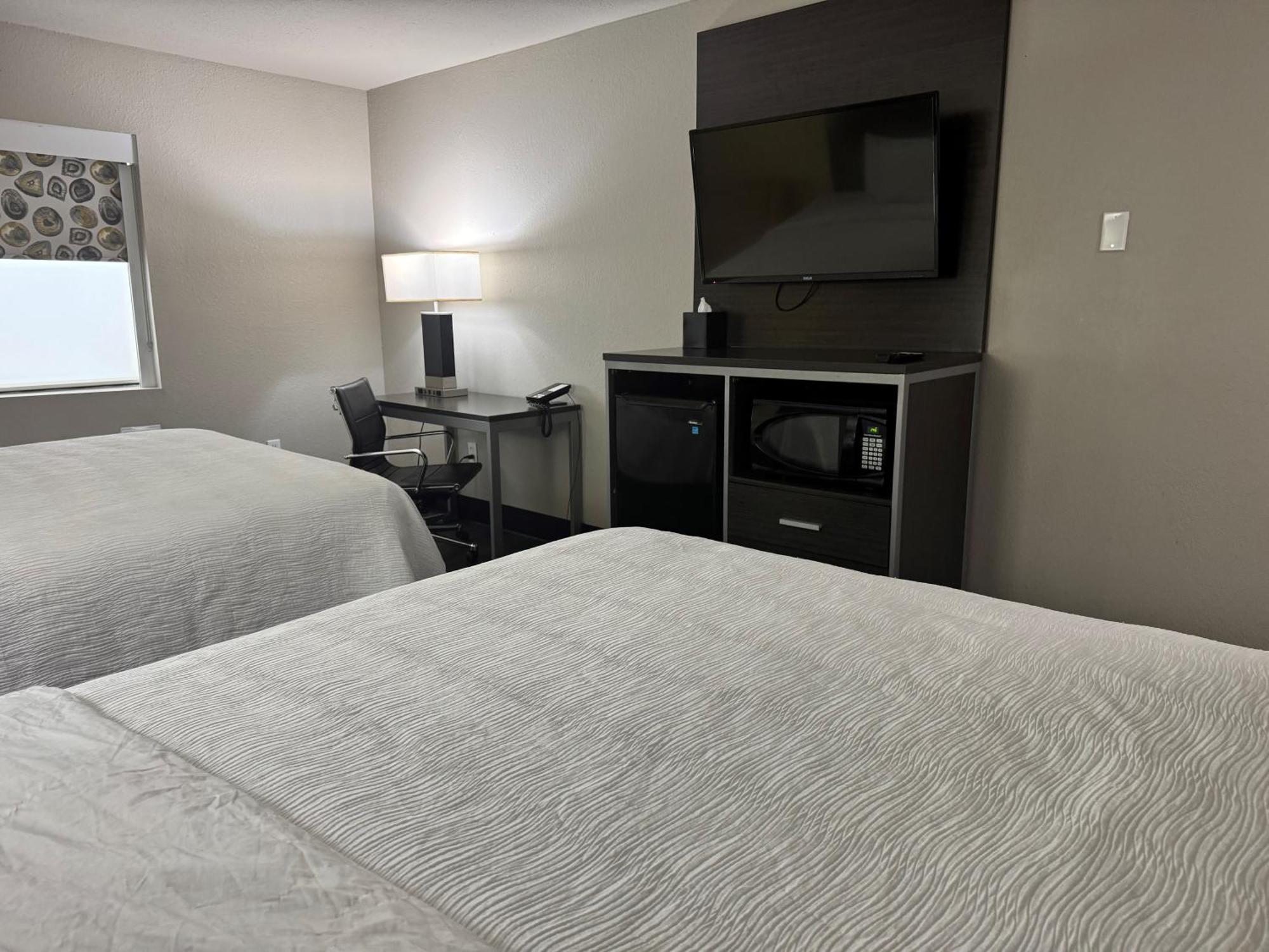 Queen Room Two Queen Beds Non-Smoking