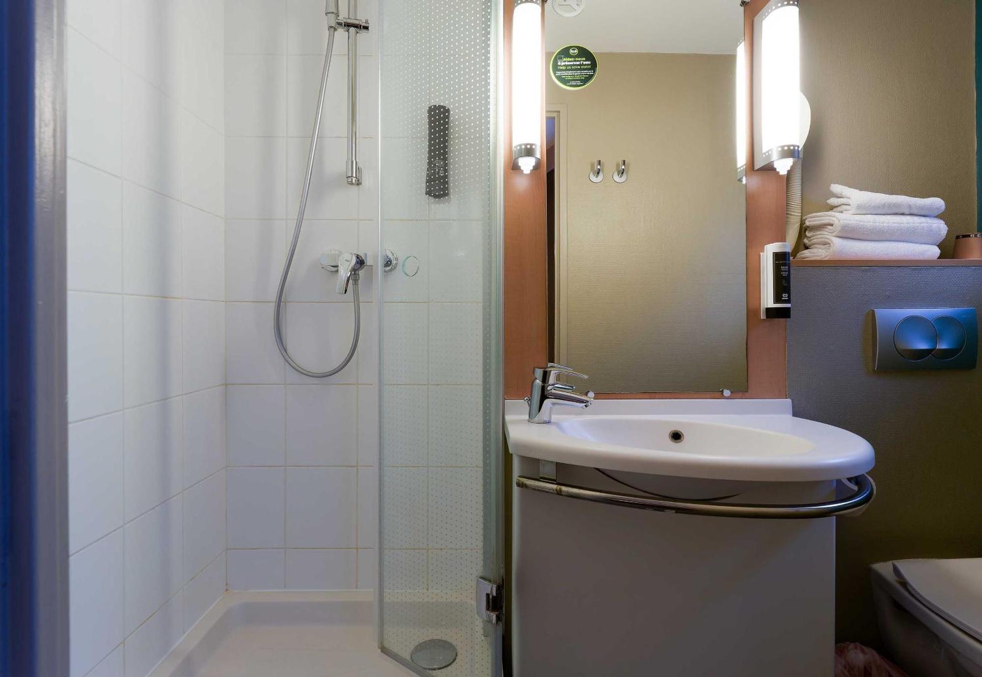 Twin Room,1680590859:JPEG
