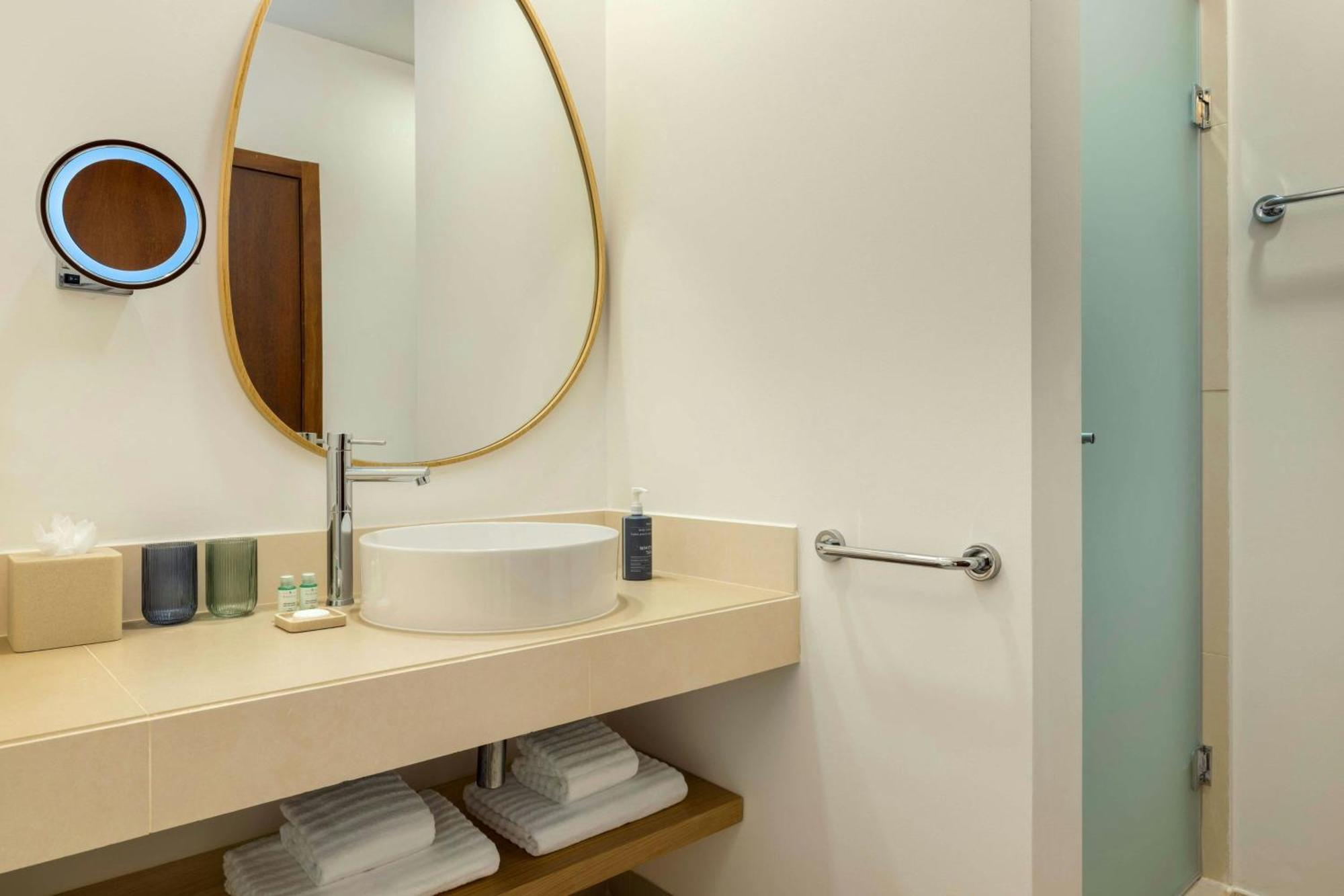 Three-Bedroom Suite with Balcony and Pool View,1680590887:JPEG