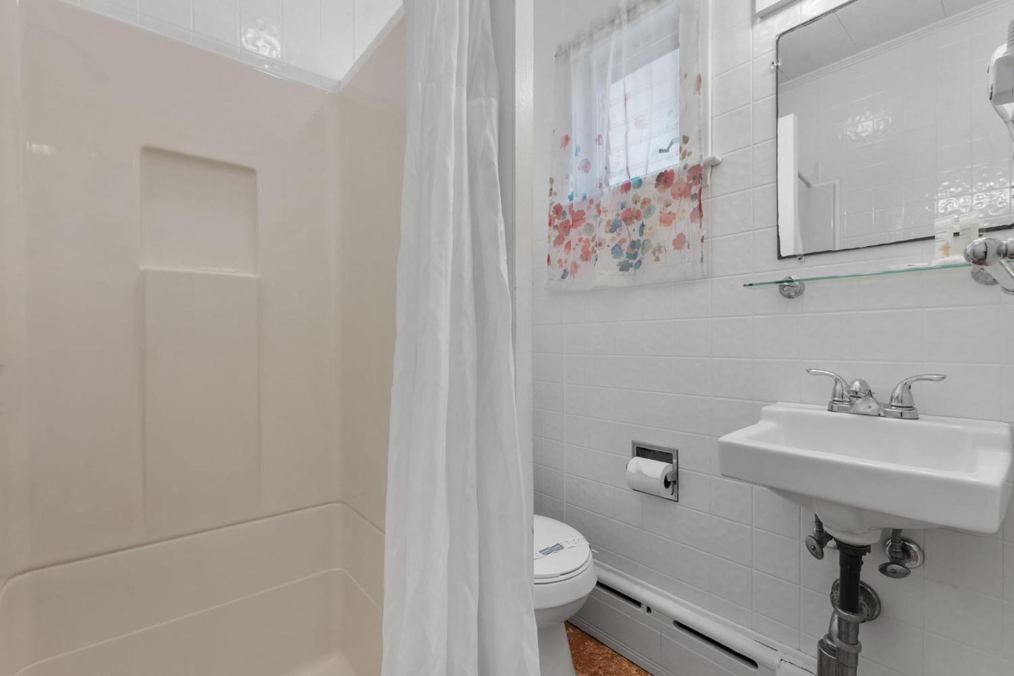 Two Queen Bed Kitchenette Family Friendly