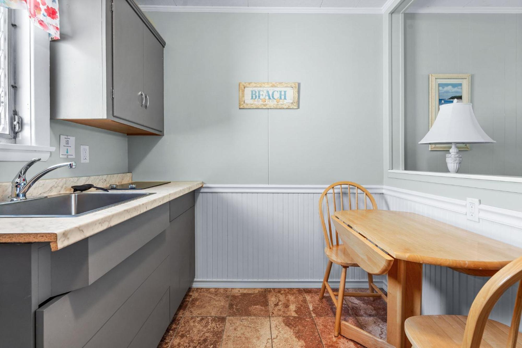 Two Queen Bed Kitchenette Family Friendly