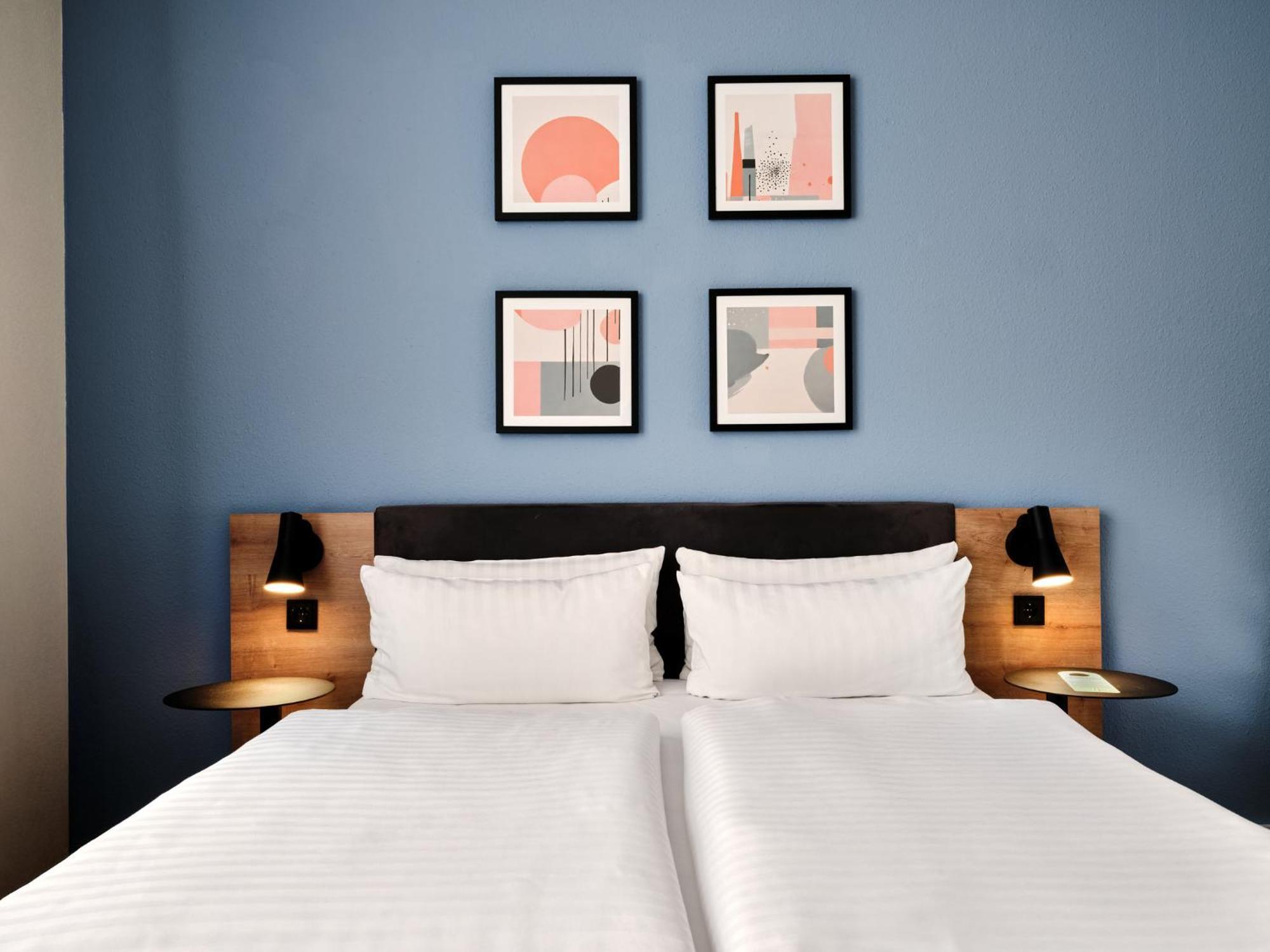 Standard Queen Room