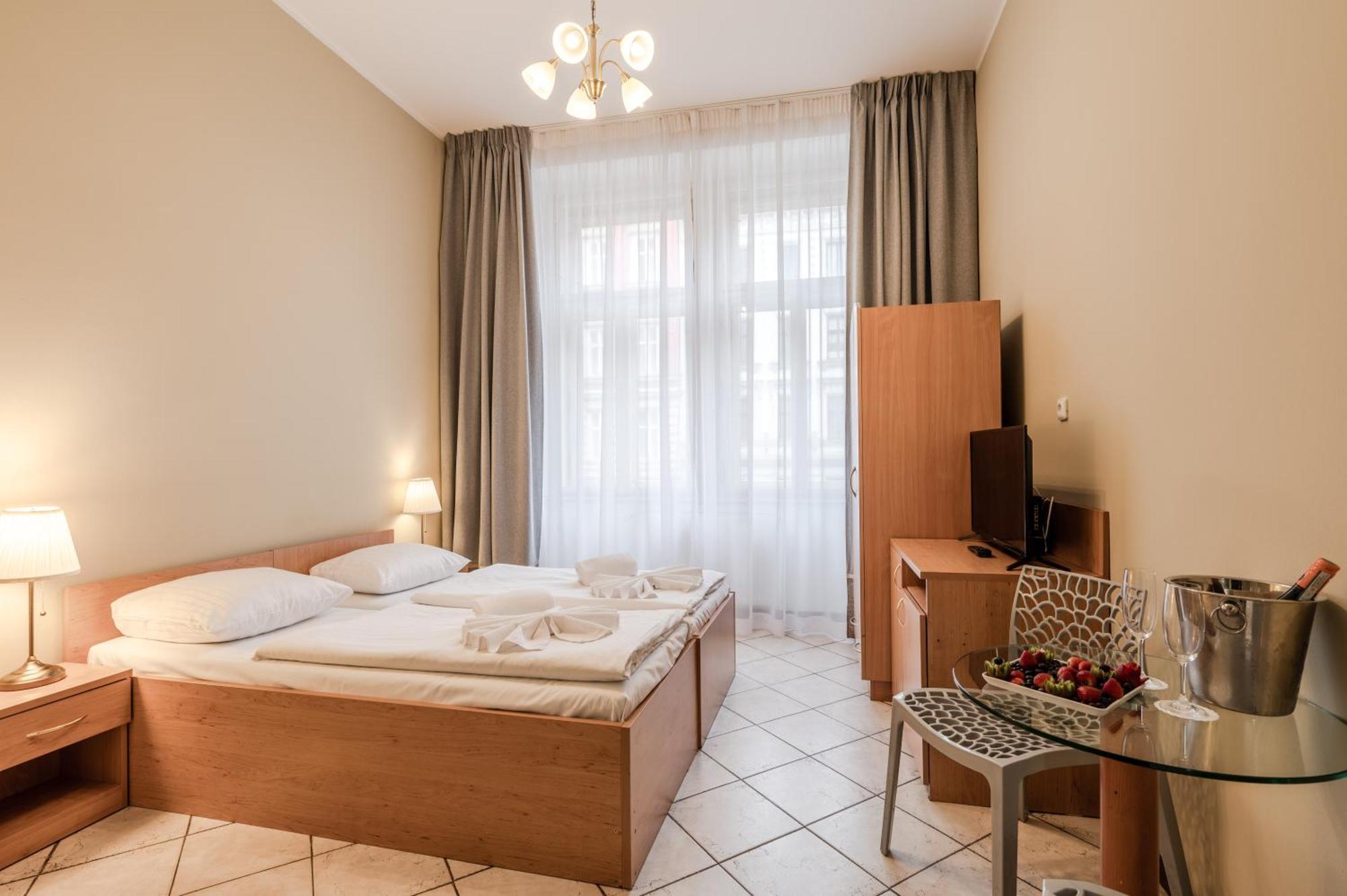 Double or Twin Room Private Bathroom