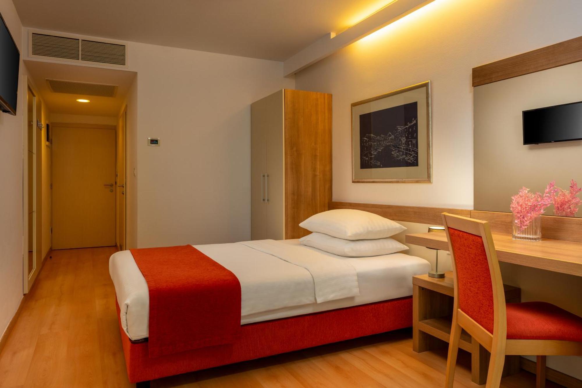 Economy Accessible Double Room Balcony