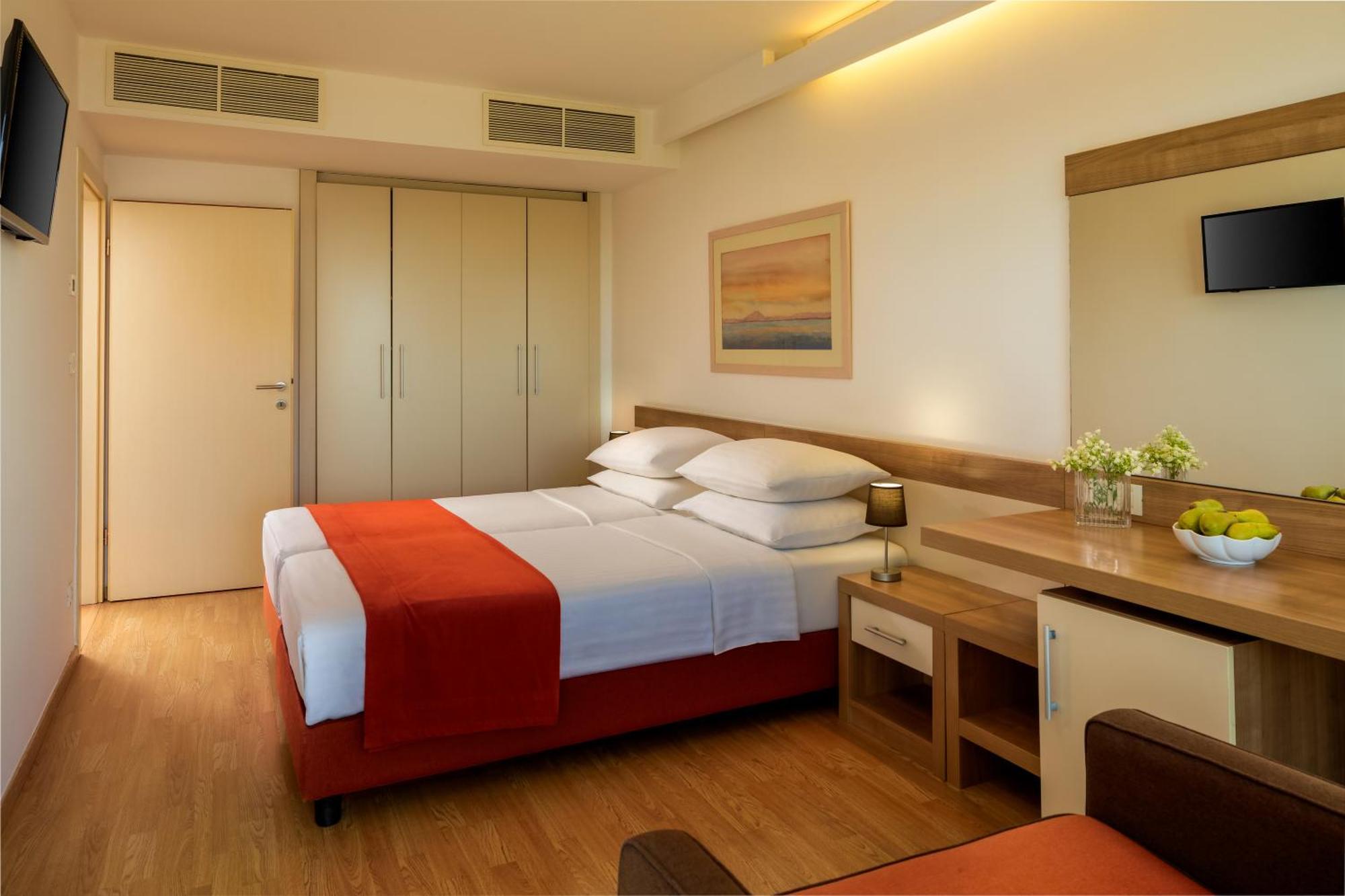 Standard Twin Room Extra BedSea Side Balcony