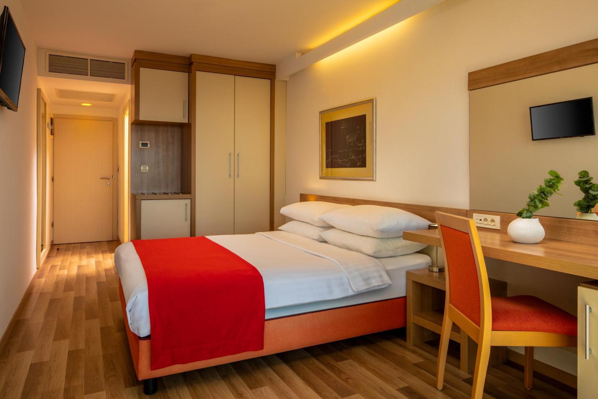 Standard Double or Twin Room Balcony