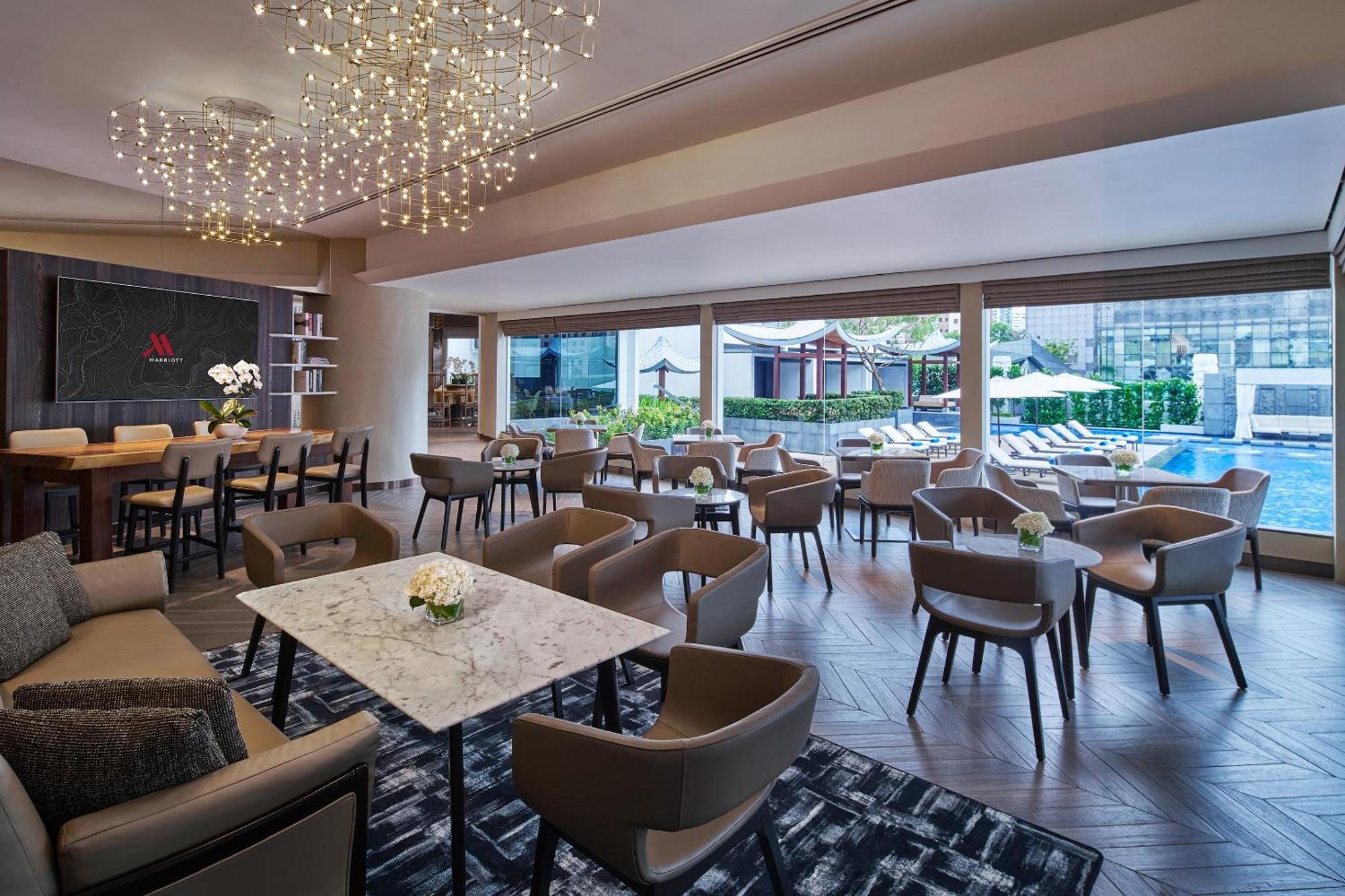 Executive Room High Floor Club Lounge Access