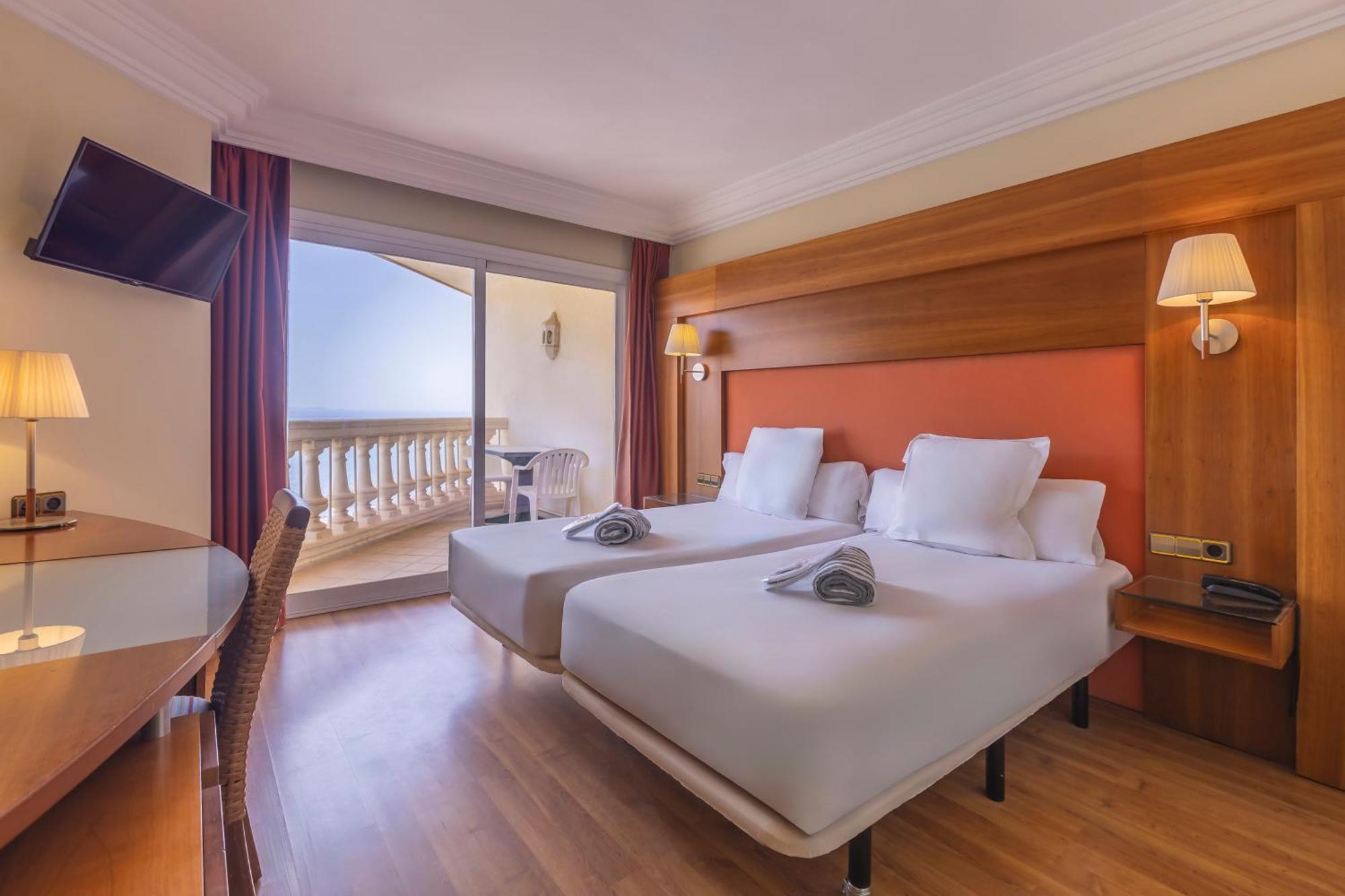 Double or Twin Room Sea View