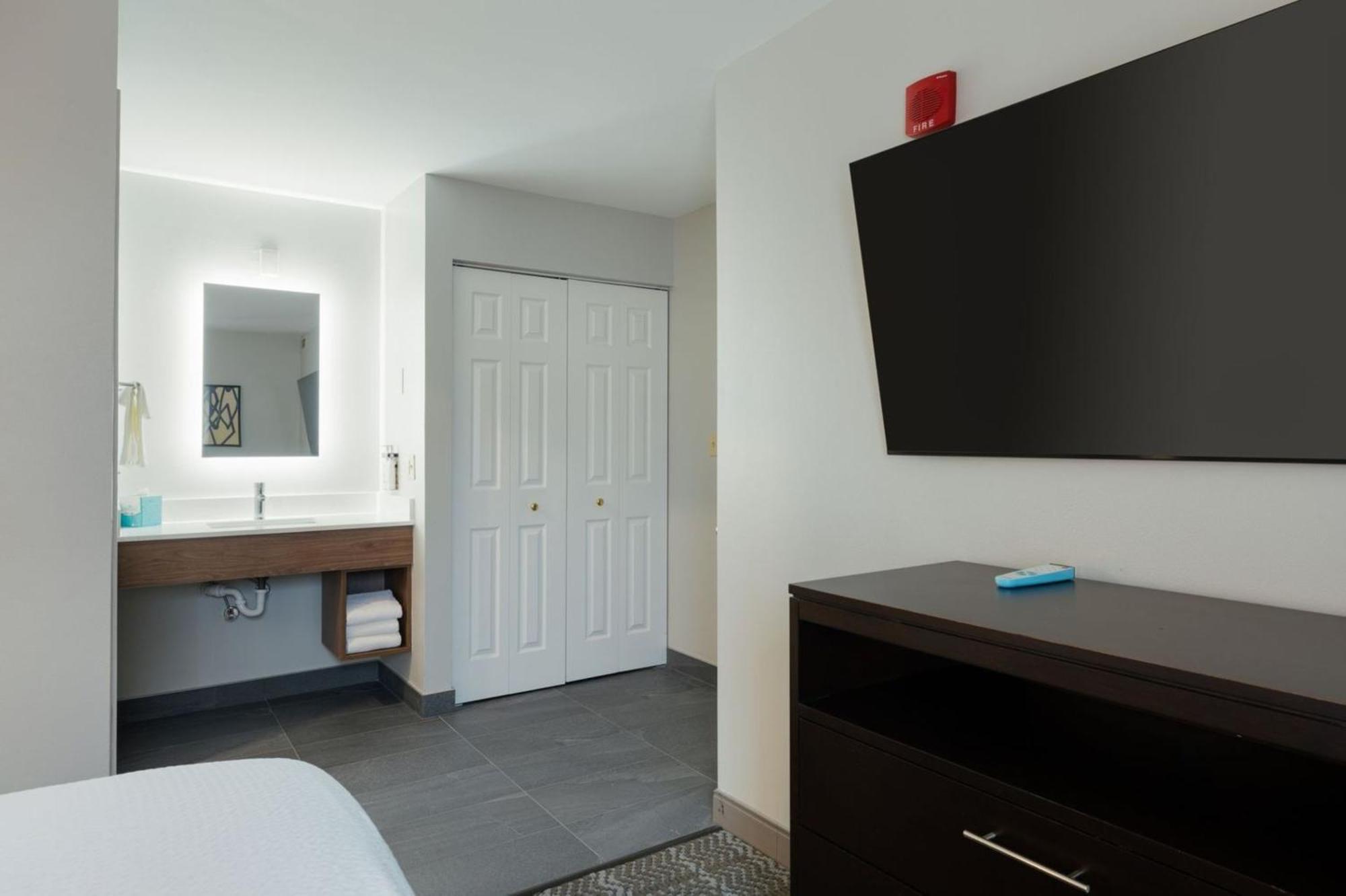 Two-Bedroom Suite One King One Queen Bed