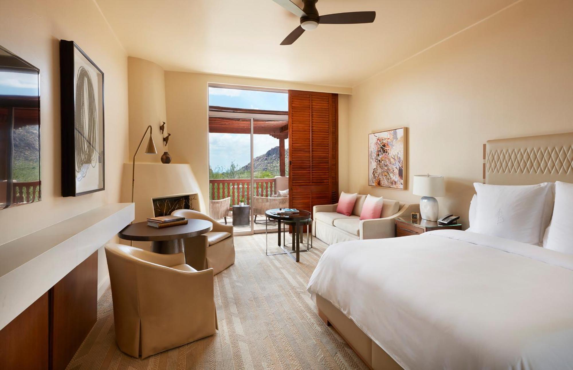 Vista Casita Room king bed