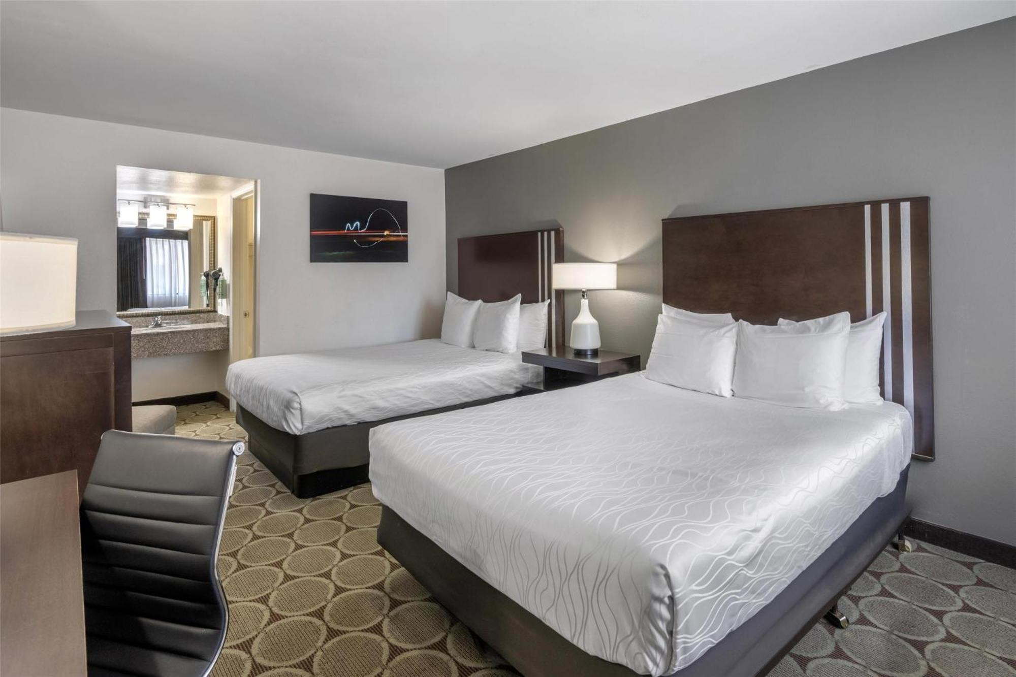 Queen Room Two Queen Beds Pet Friendly