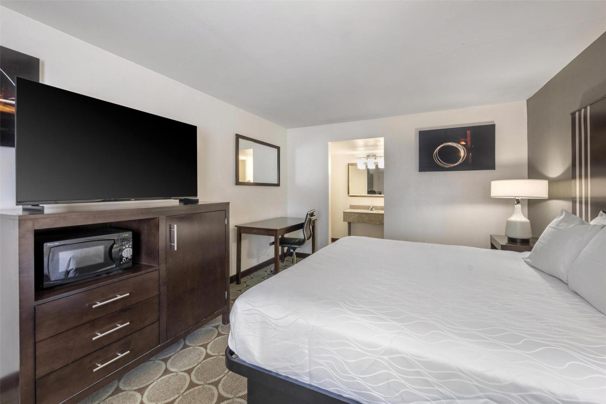 Queen Room Mobility Access