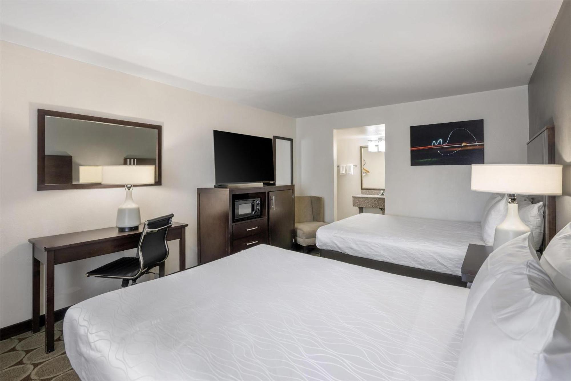 Queen Room Two Queen Beds Pet Friendly