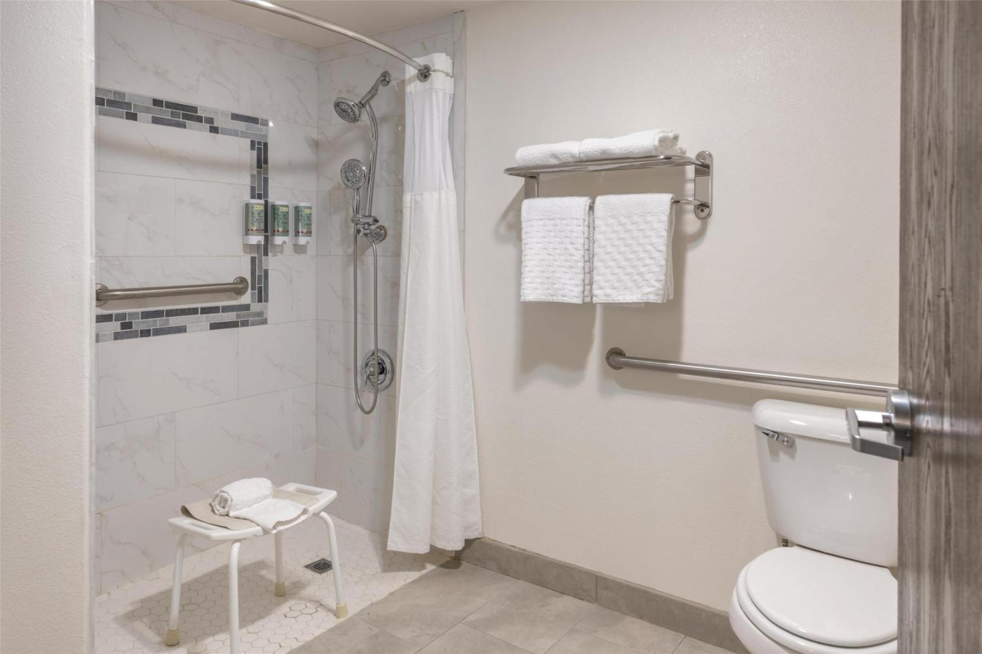 Queen Room Mobility Access