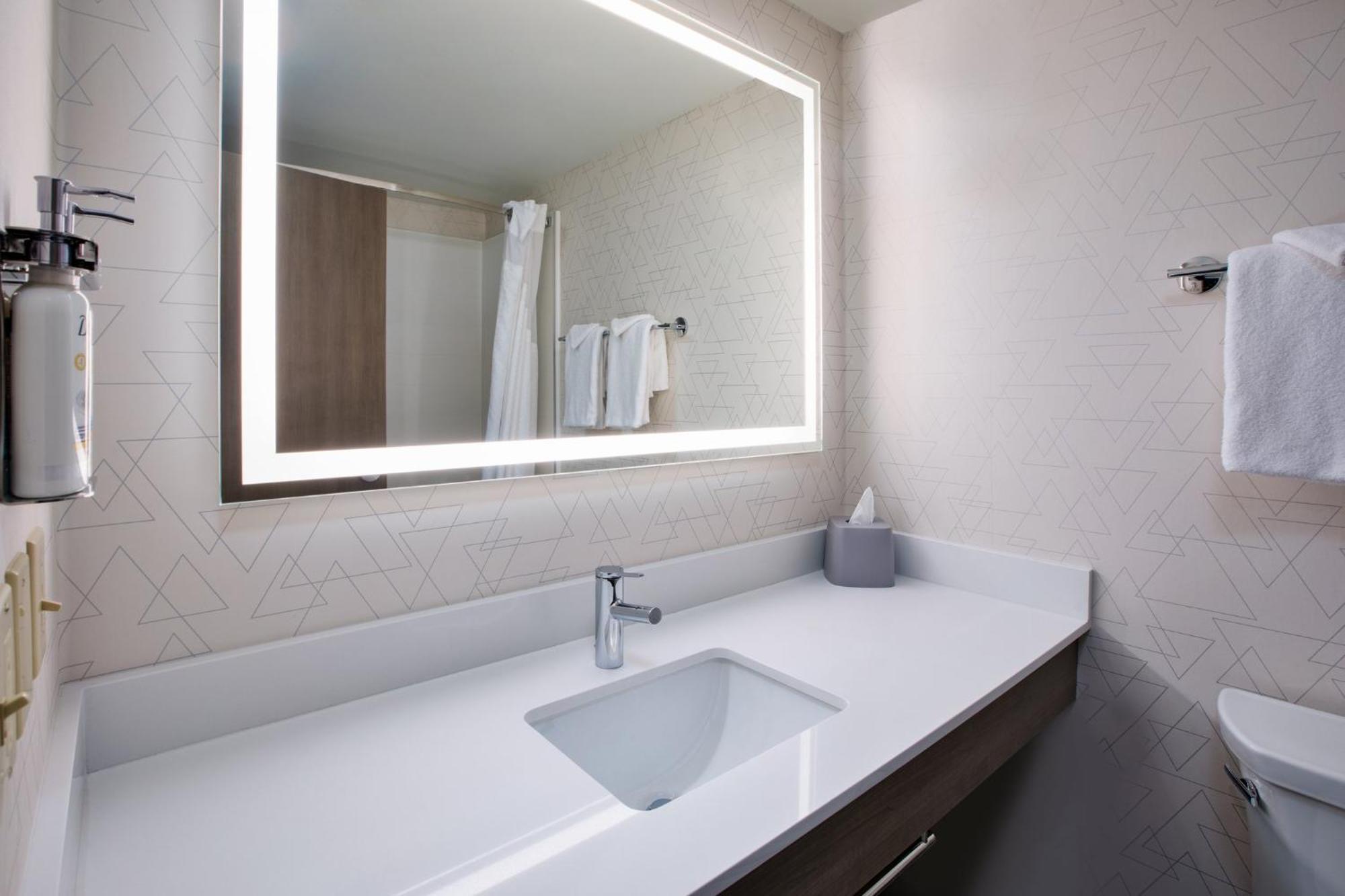 Standard Queen Room River View