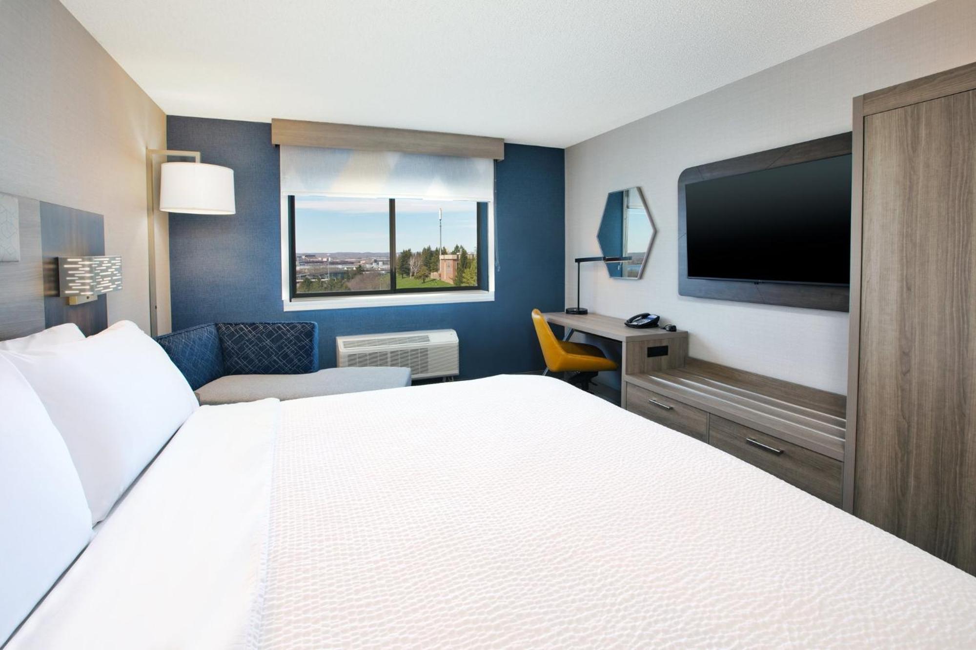 Standard King Room River View